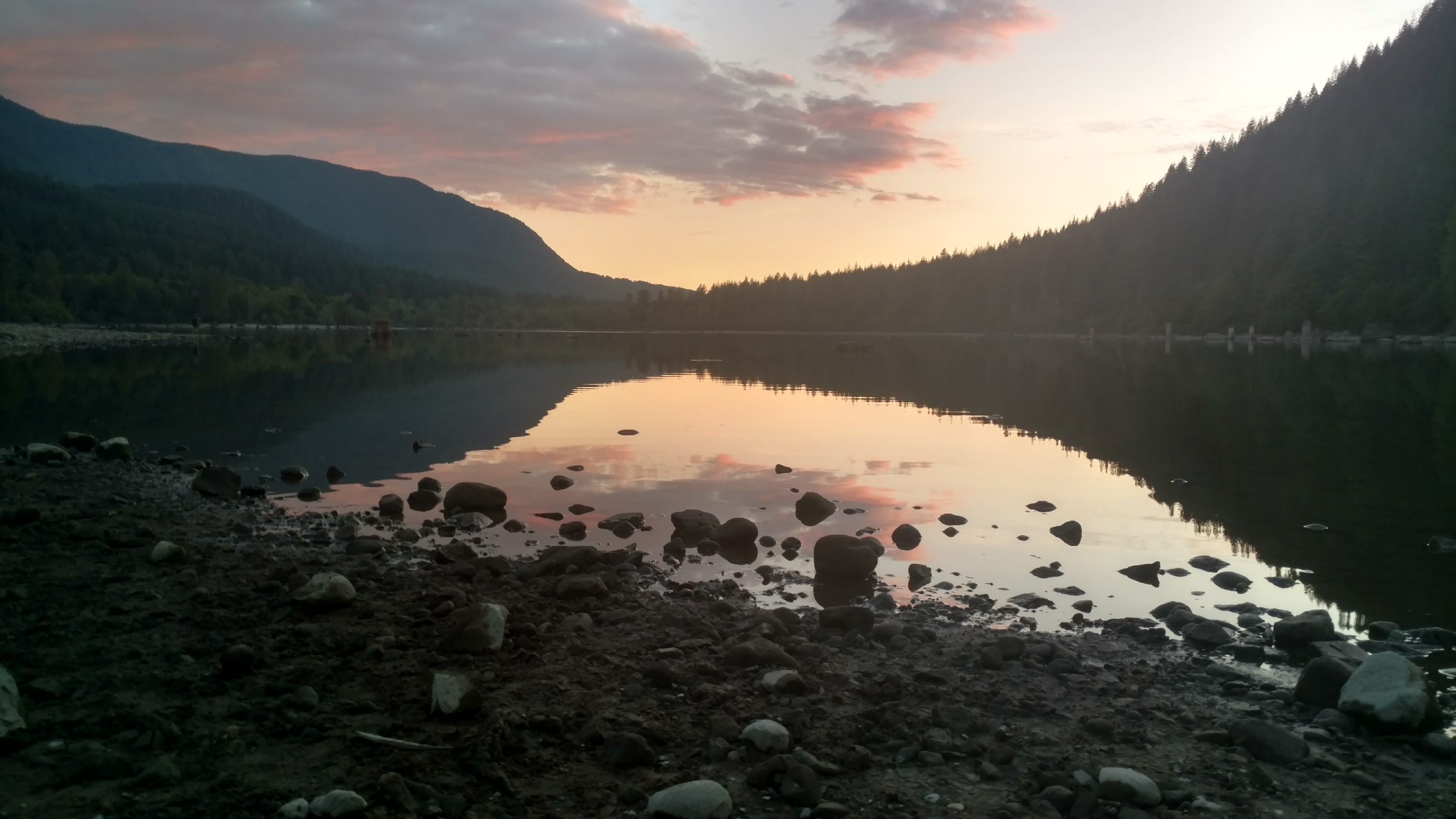 Rattlesnake Lake, Washington [2592x1458] r/EarthPorn