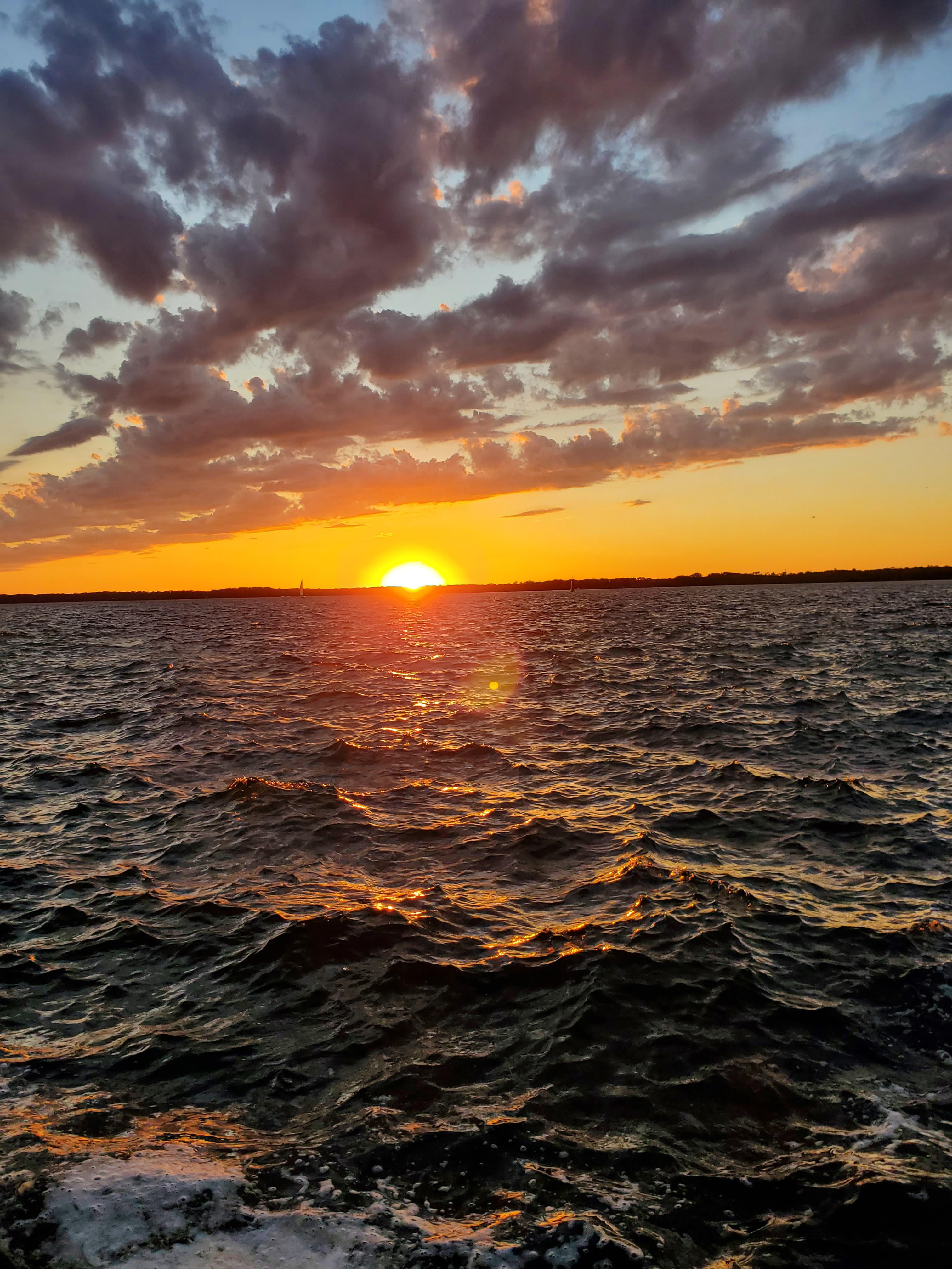 A Summer Sunset on the Bayfront Erie, Pennsylvania. [OC] [4032×3024