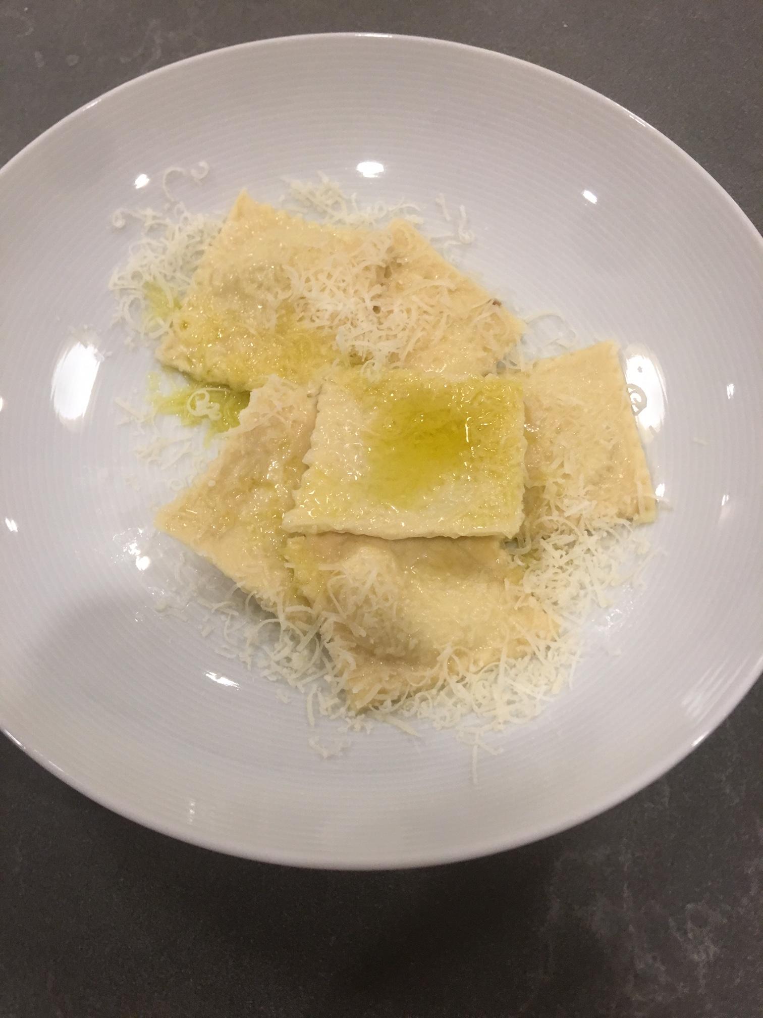 [homemade] Pesto Ravioli with olive oil and Parmesanr r/food