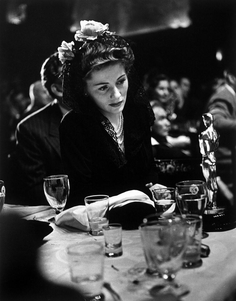 Joan Fontaine at the 1942 Academy Awards with her Best Actress Oscar