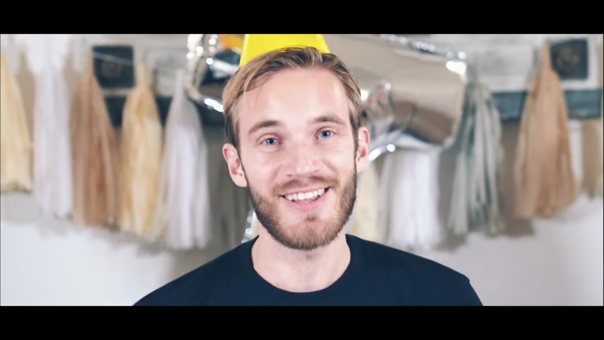 Why are PewDiePie's eyes so far apart?? 🤔🤔🤔🤔🤔 r/PewdiepieSubmissions