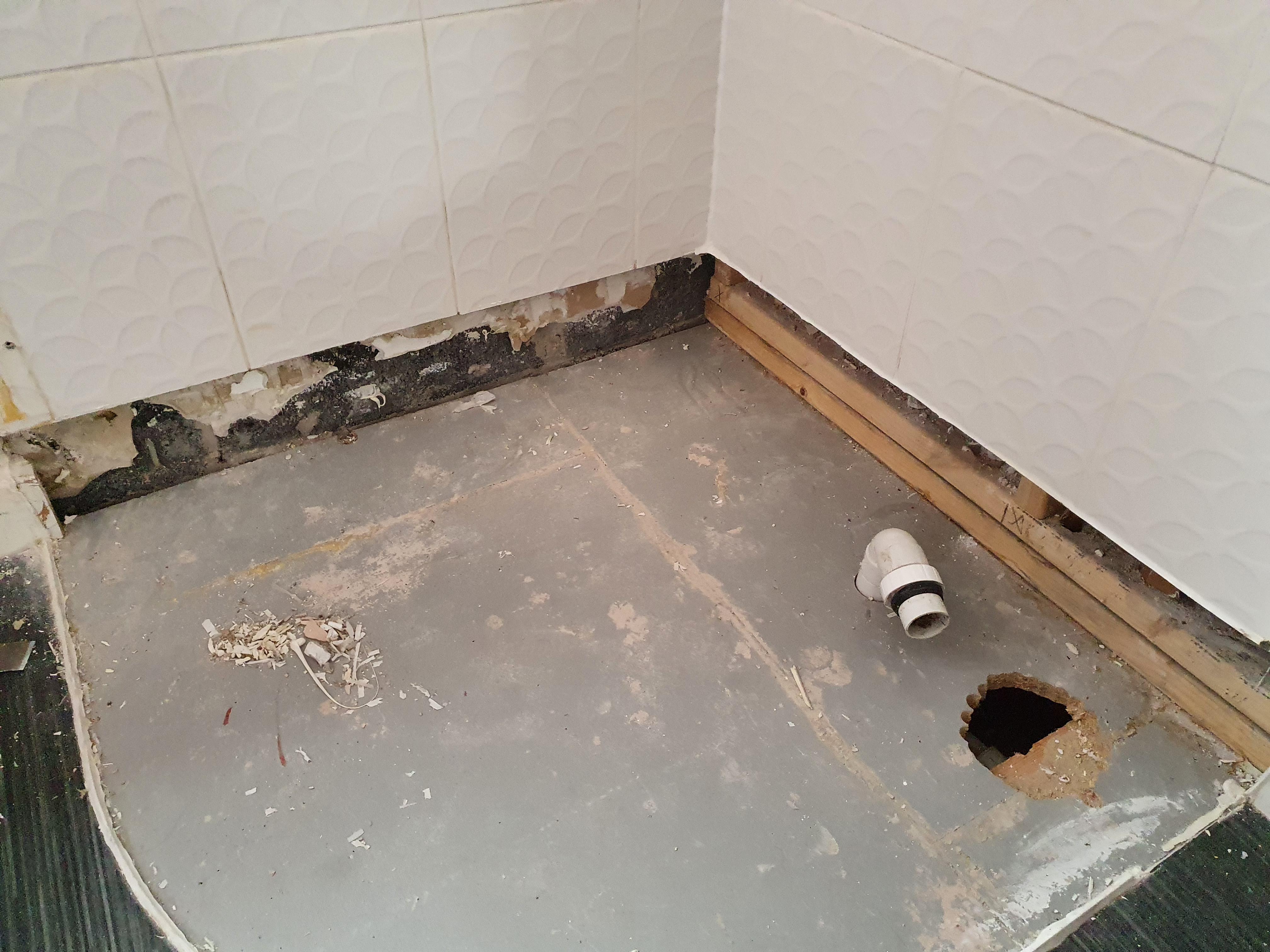 No plasterboard behind shower tray.. any ideas how to resolve? r/DIYUK