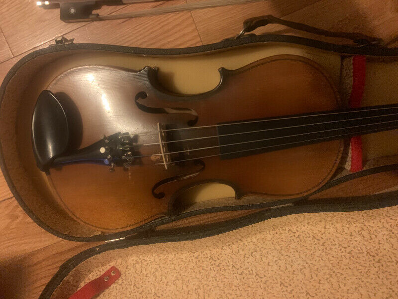 I have found this violin on Kijiji (sorry for photo quality) and am