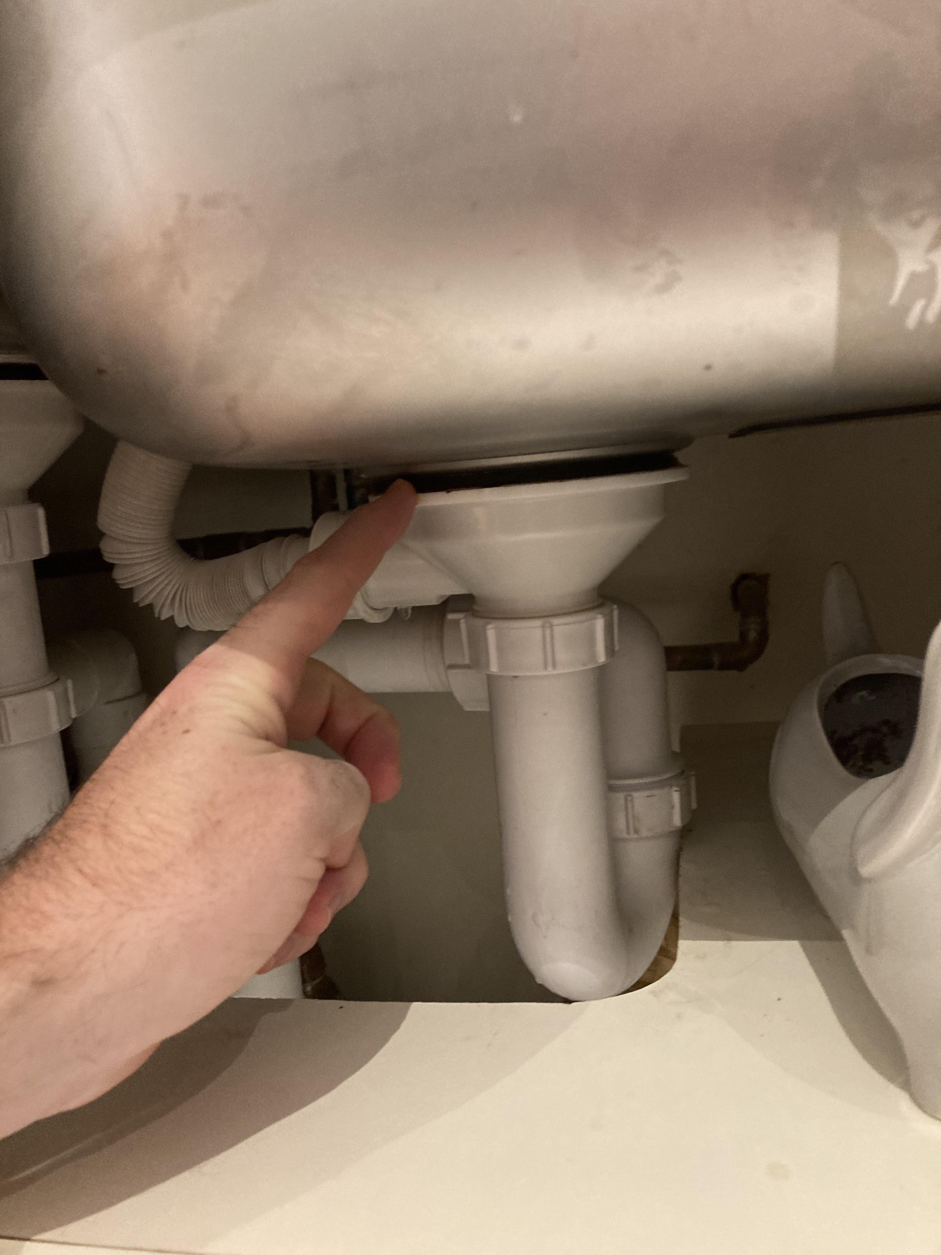 This is leaking from the seal. How do I fix? : r/DIYUK