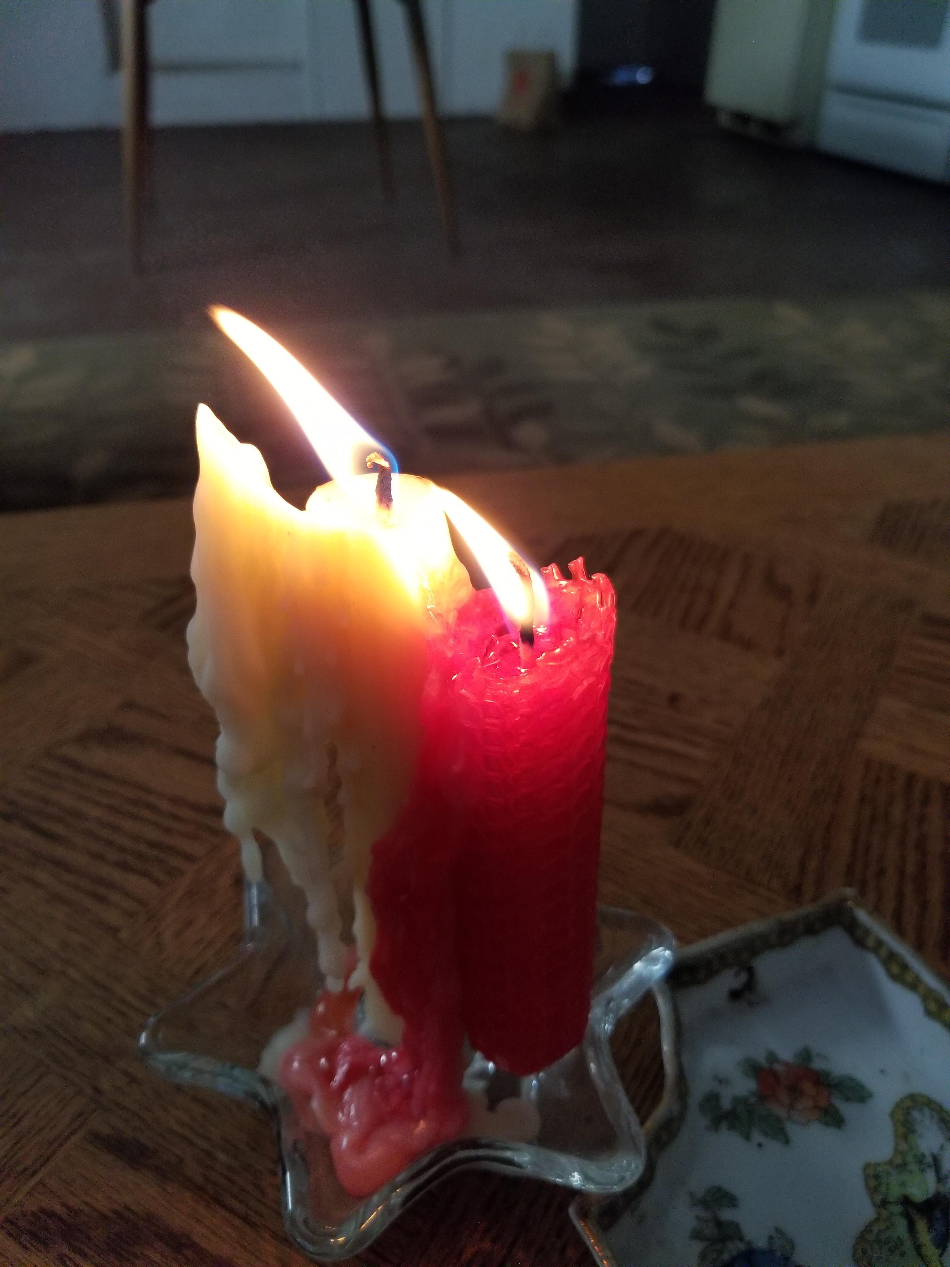 The way these candles melted r/interestingasfuck
