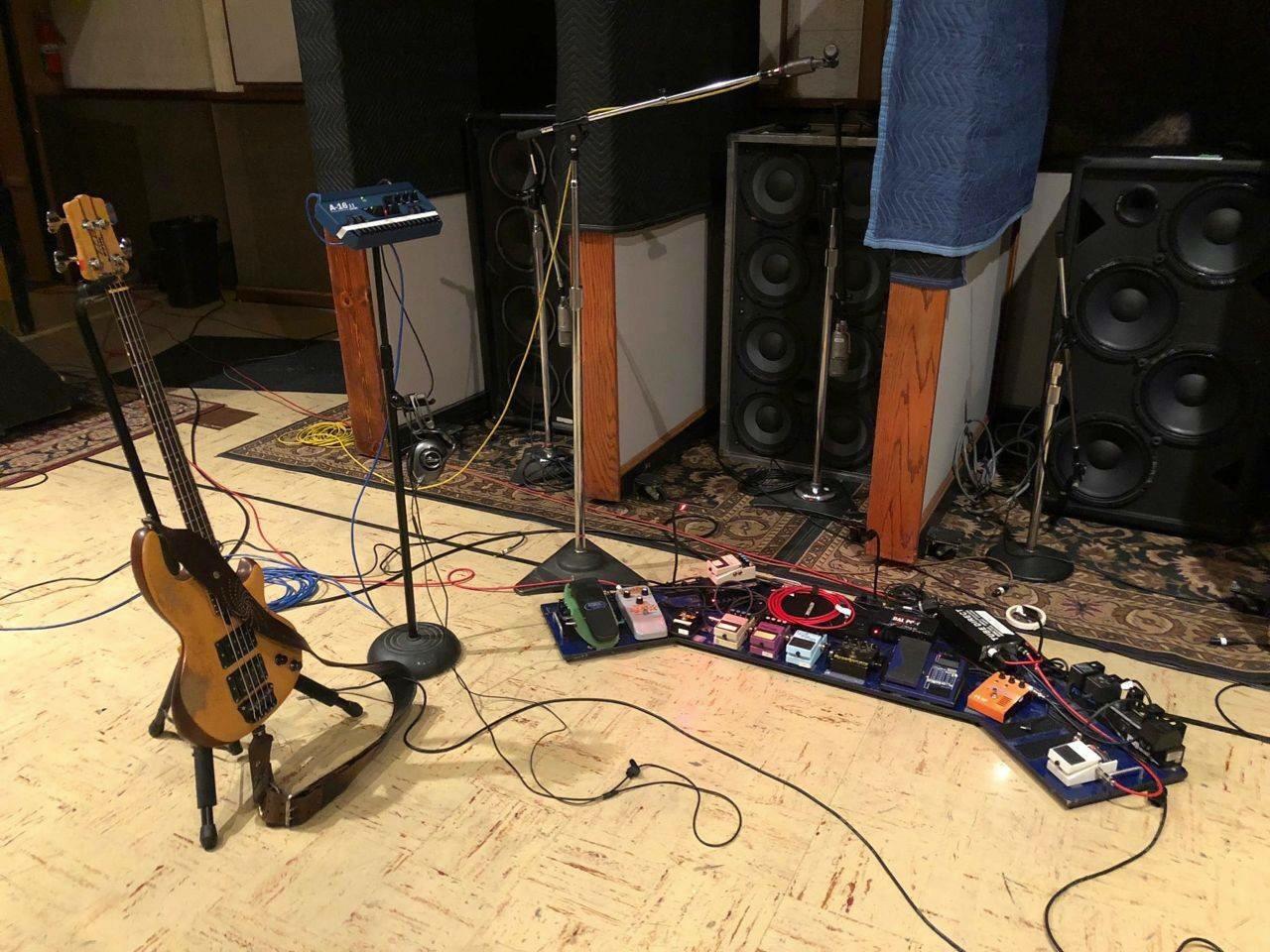 Justin Chancellor's studio bass setup r/guitarpedals