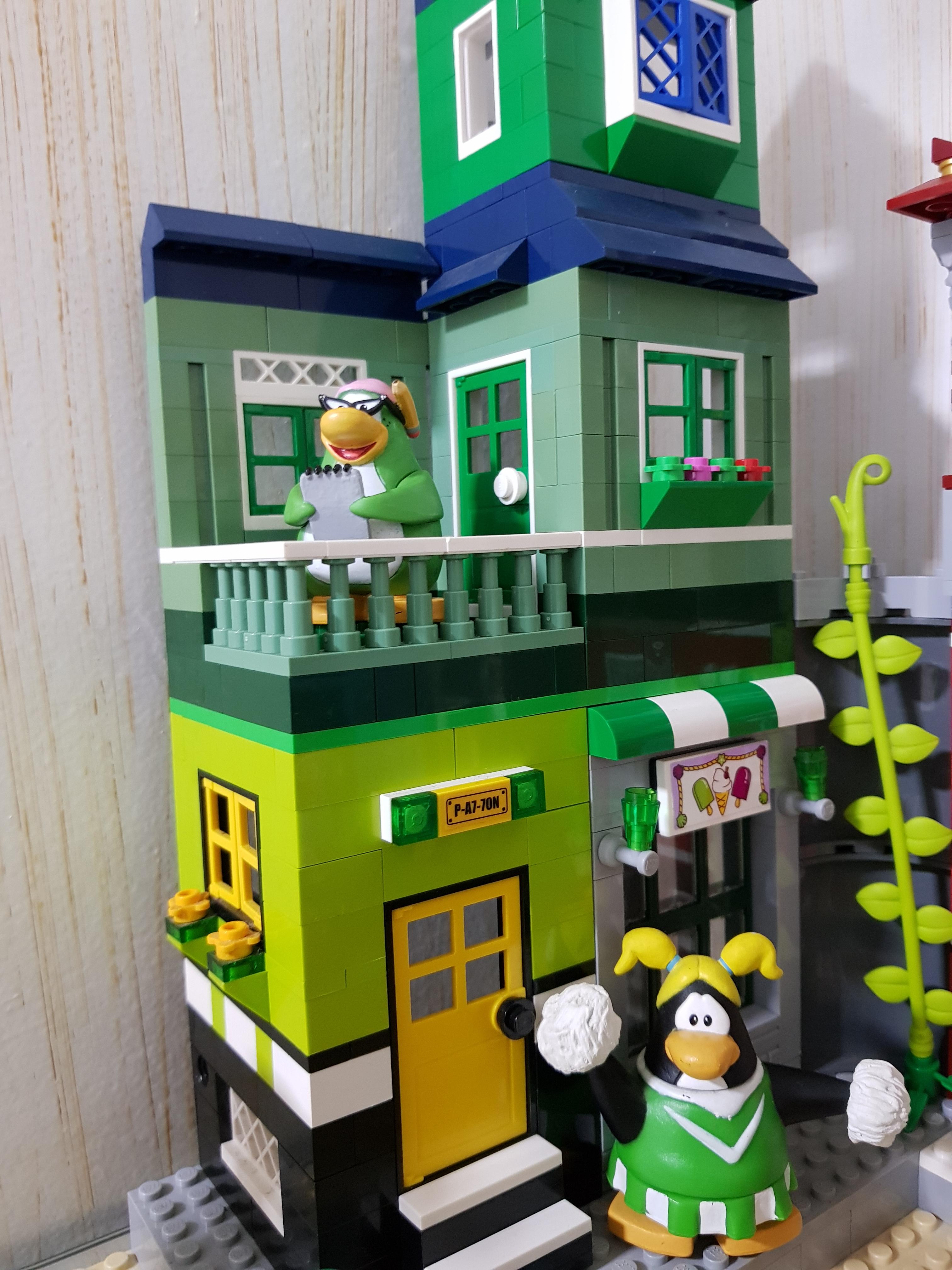 Building Lego homes for my de ar Penguins r/lego