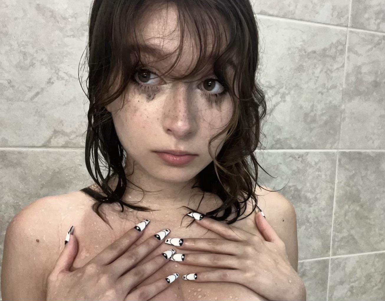 Shower selfie :D : FreckledGirls