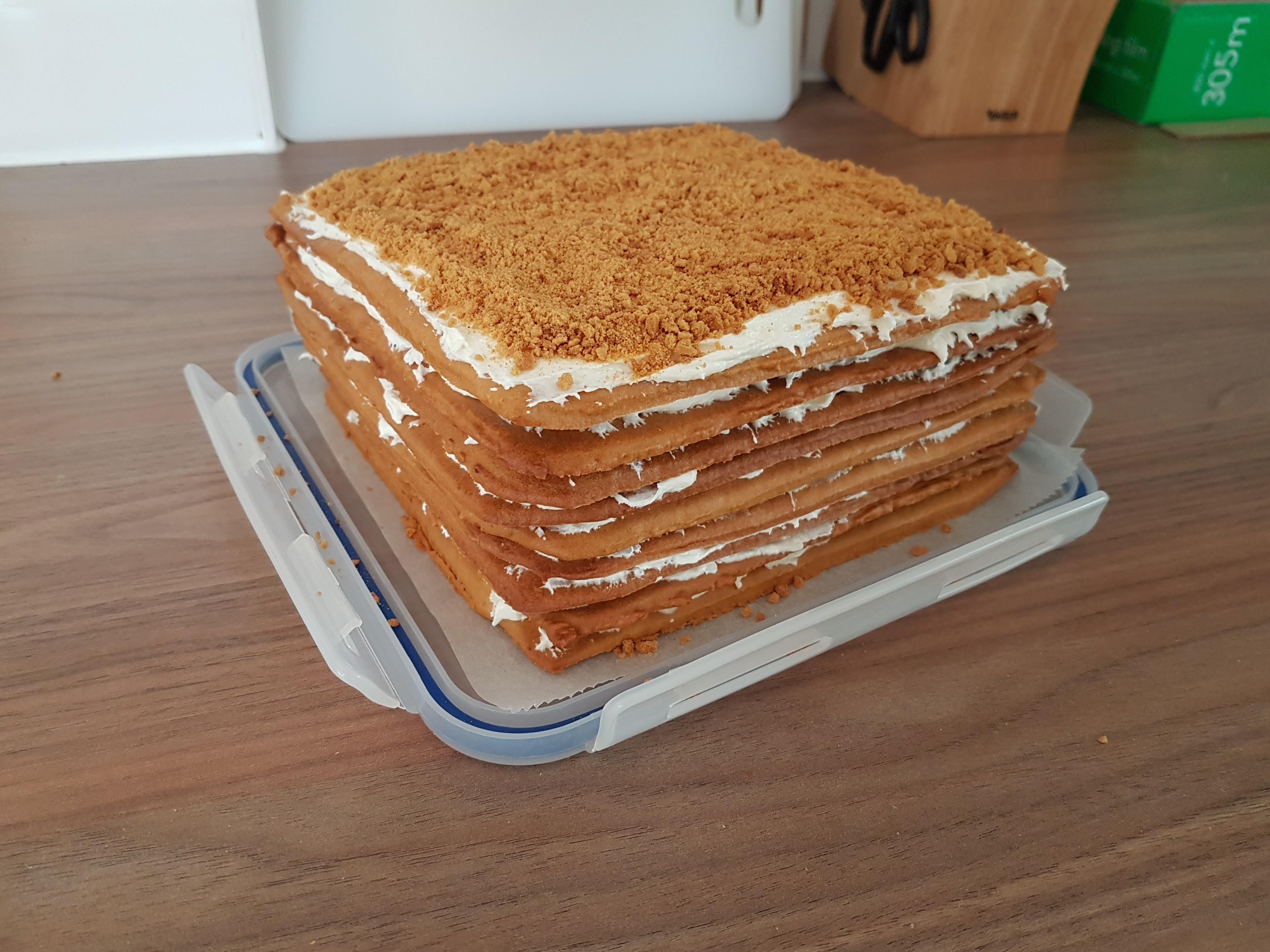 [HOME MADE] Russian honey cake. (with adaptations of honey butter cream) first try [4032 x3024