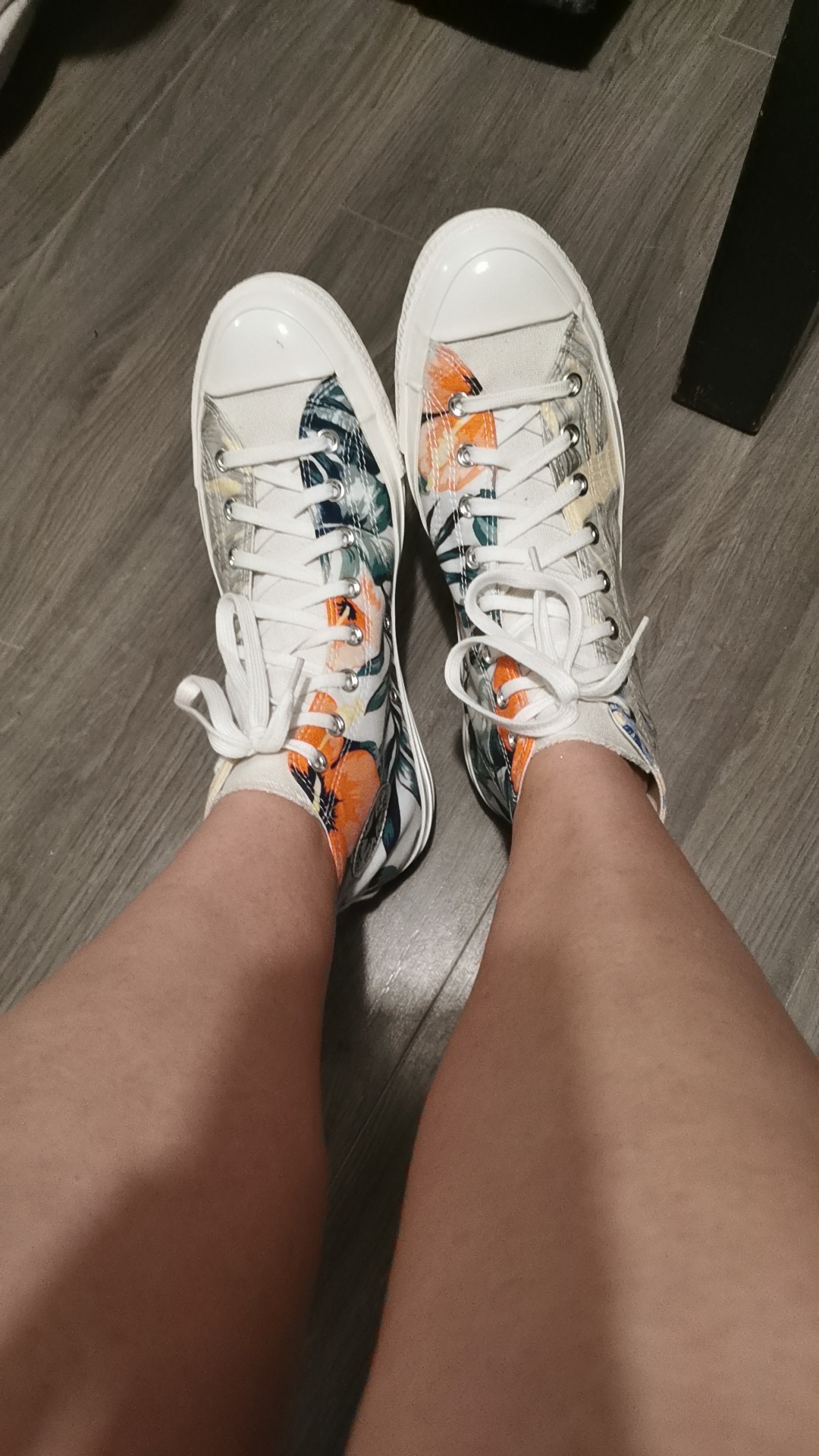 Fresh 70s in the gym. Sunflower yellow ) Converse