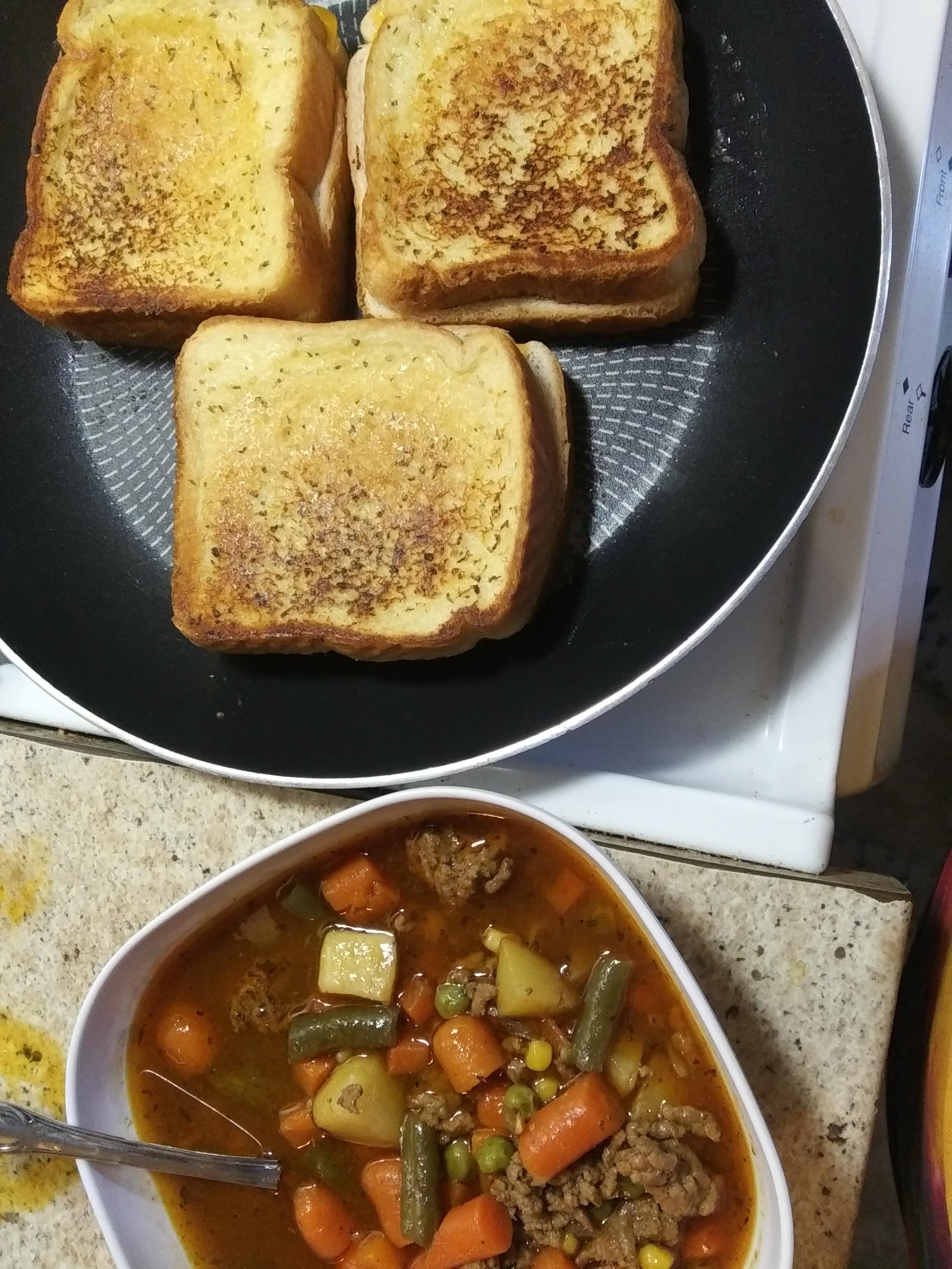Homemade vegetable beef soup and garlic bread grilled cheese. r/Cheap