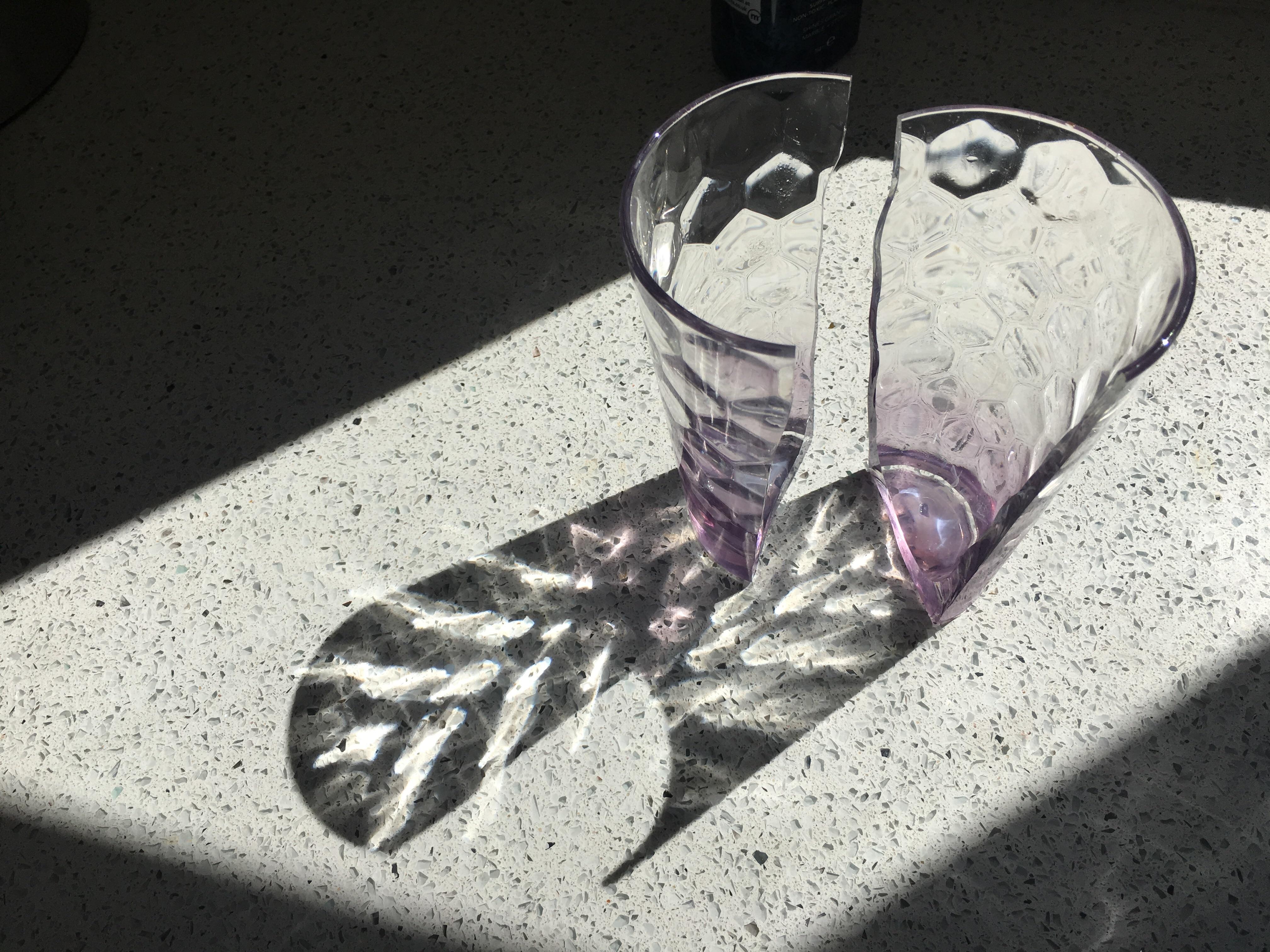 Dropped my glass , it broke in two, lengthwise. r/mildlyinteresting