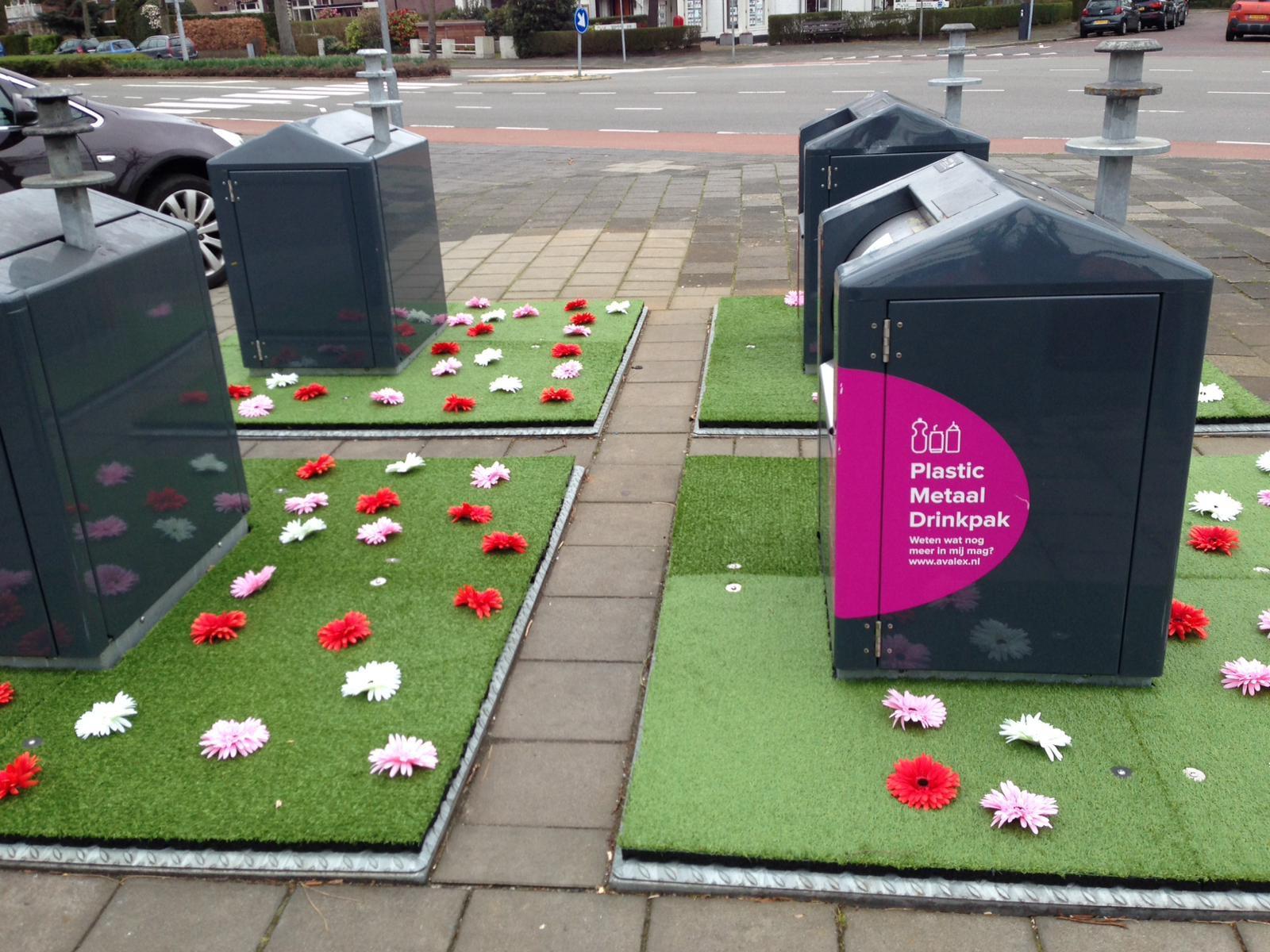 Underground trash bins in The Netherlands. r/mildlyinteresting