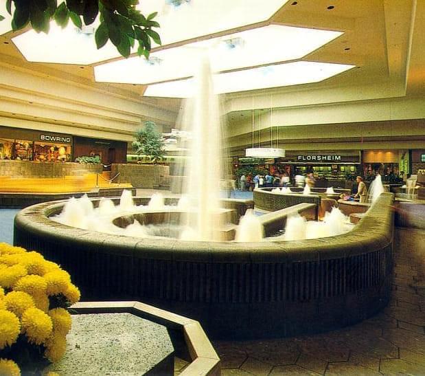 Briarwood Mall, Ann Arbor, Michigan, circa 1980s. r/AnnArbor