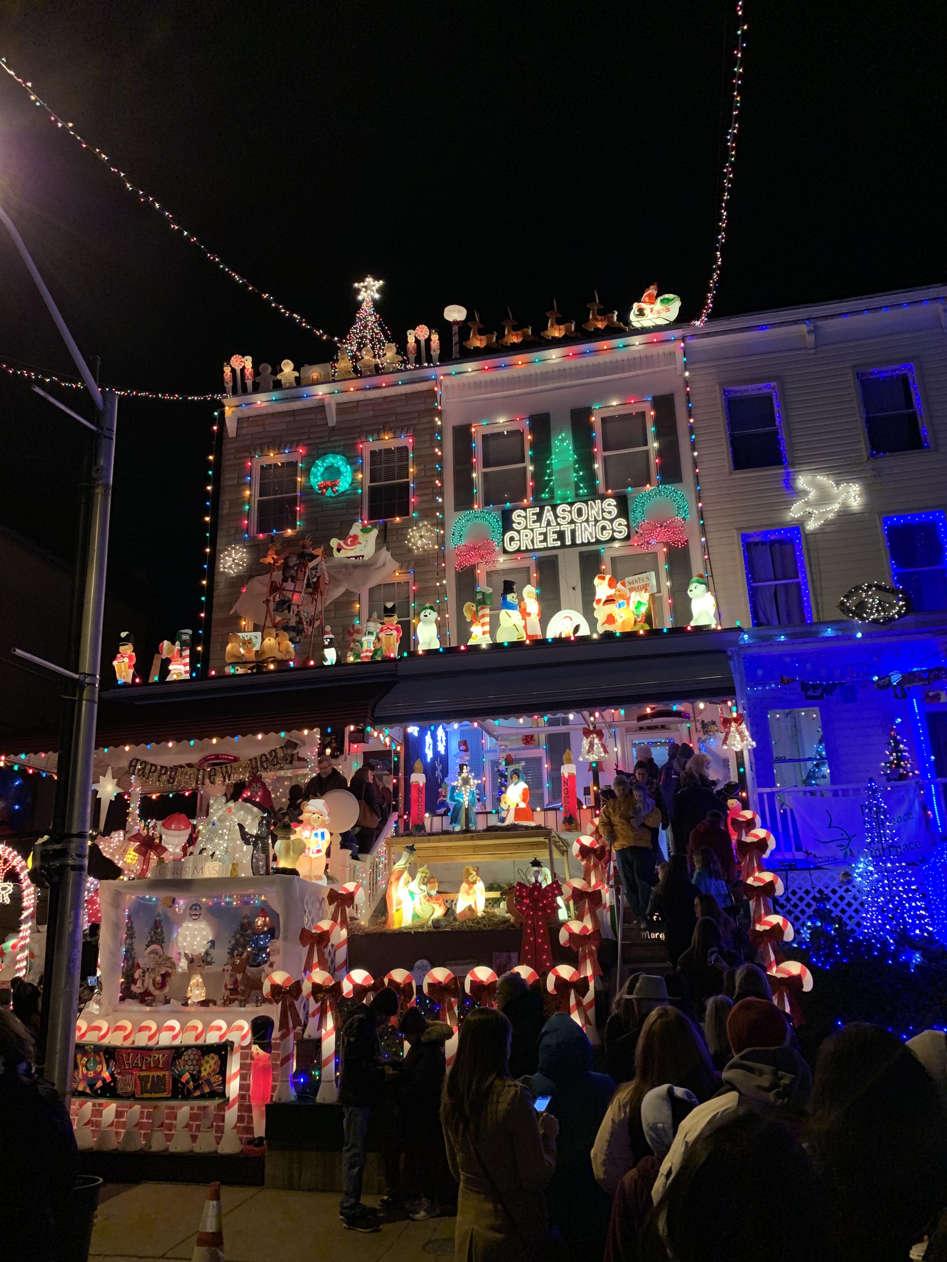These Christmas lights in Baltimore r/mildlyinteresting