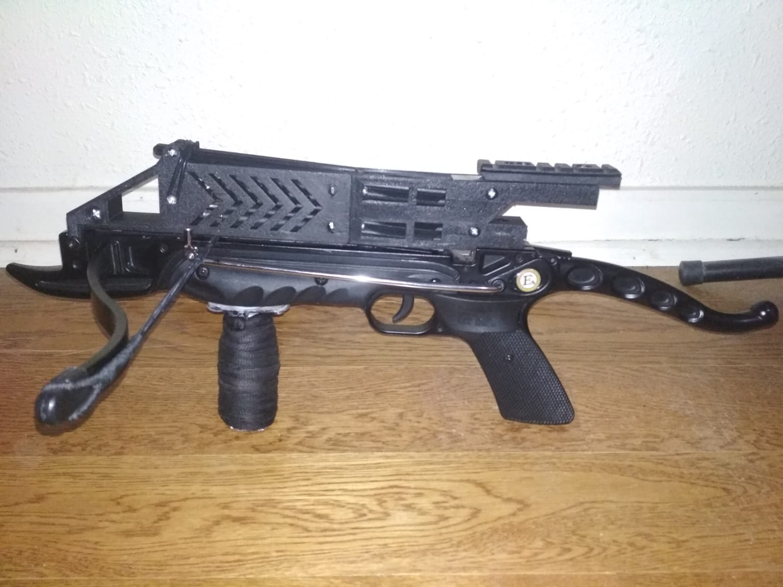 Homemade 3Dprinted Cobra Pistol Crossbow 7bolt magazine. Now I just