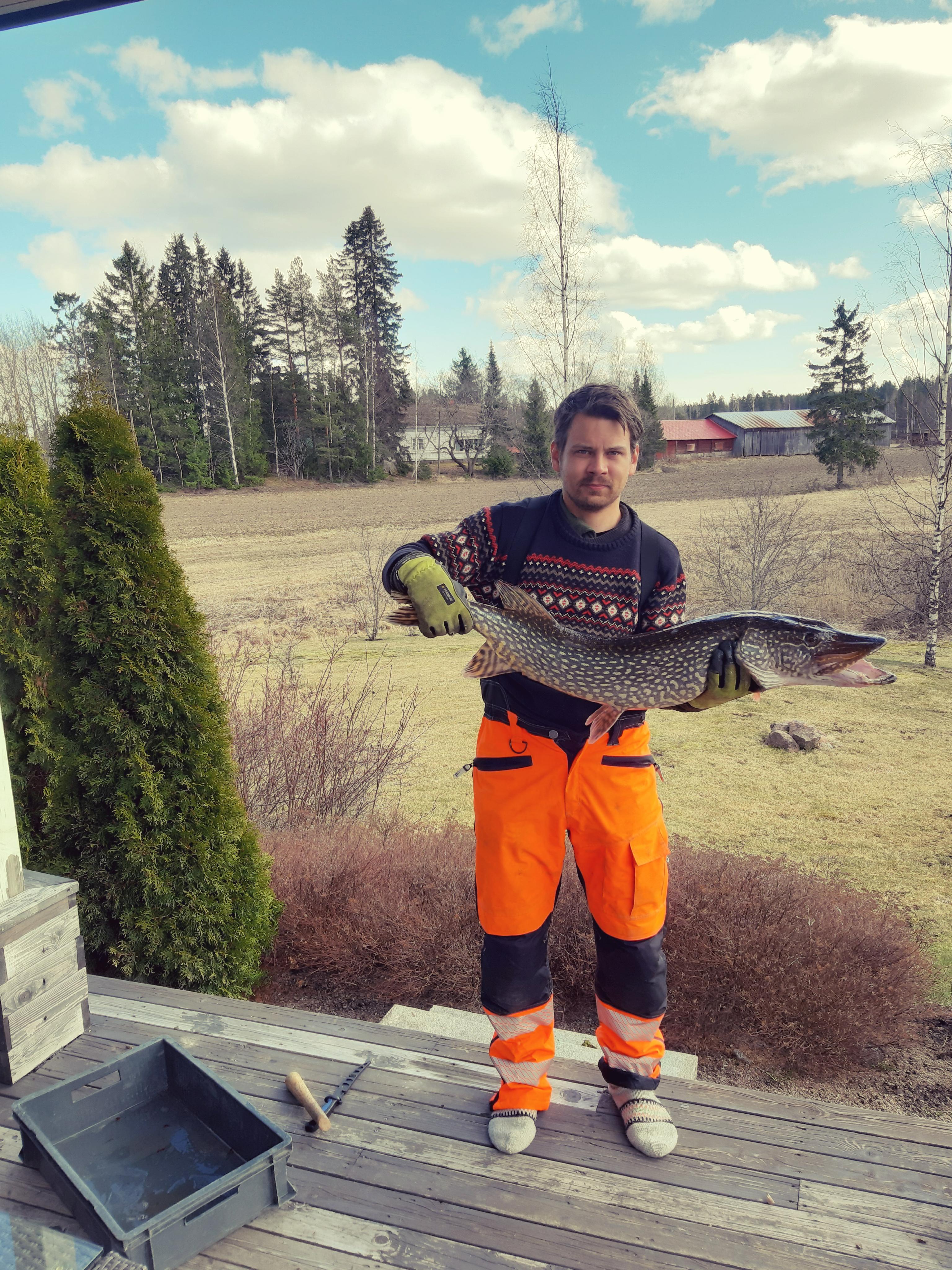 Spring pike 8kg : r/Fishing