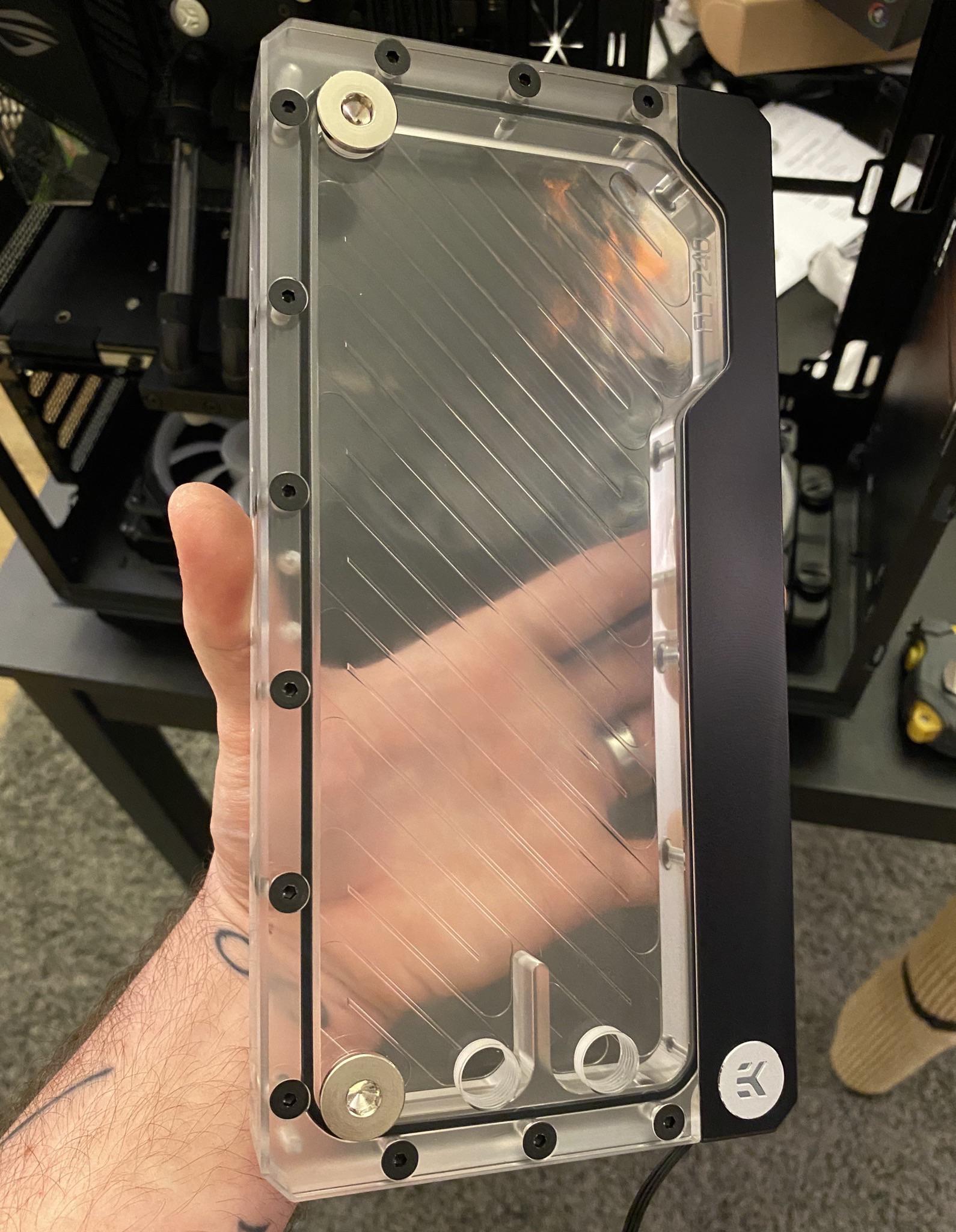 EKWB Quantum FLT Reservoir finally came in. r/watercooling