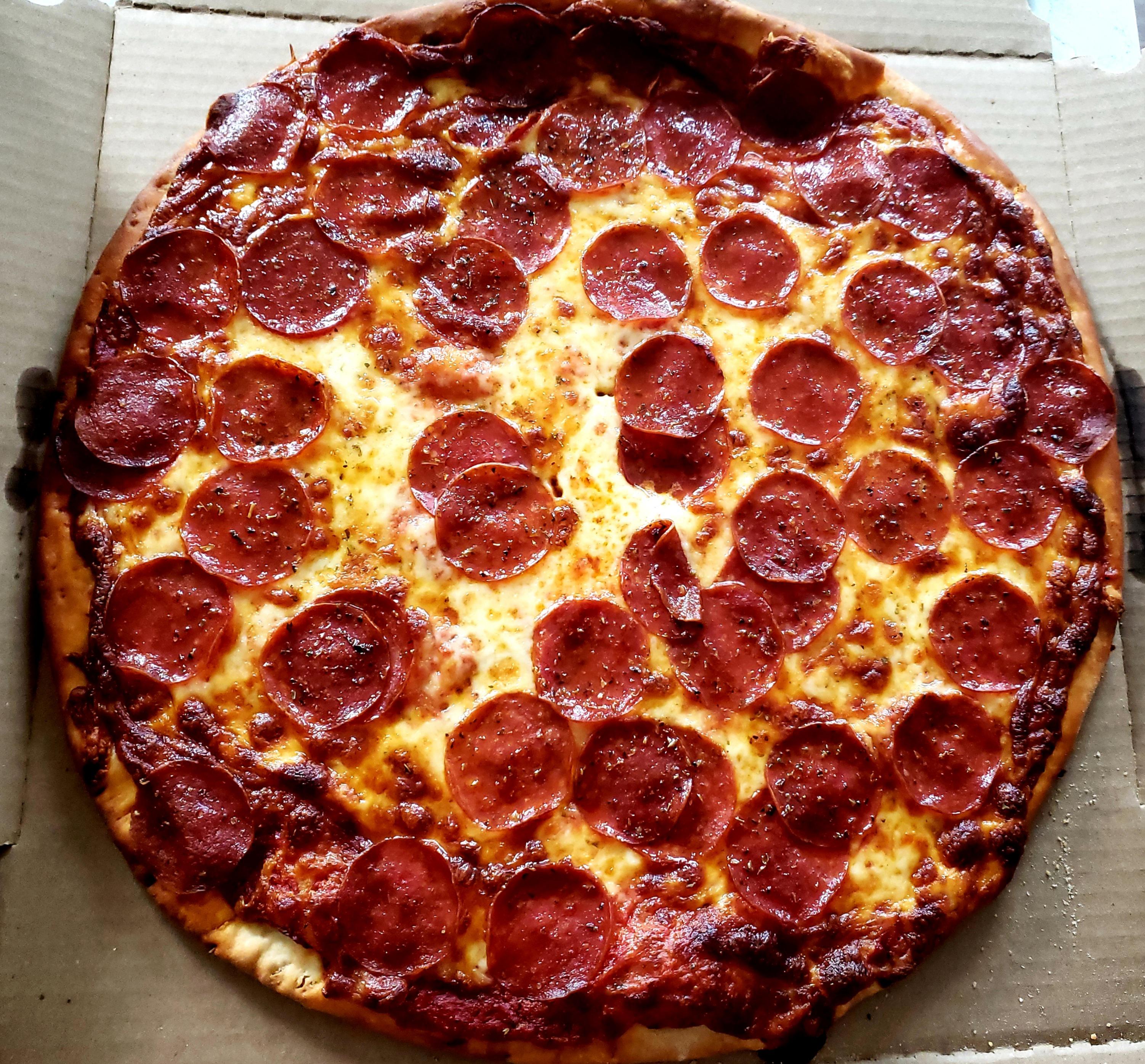 Pepperoni Pizza Cooked Well Done r/Pizza