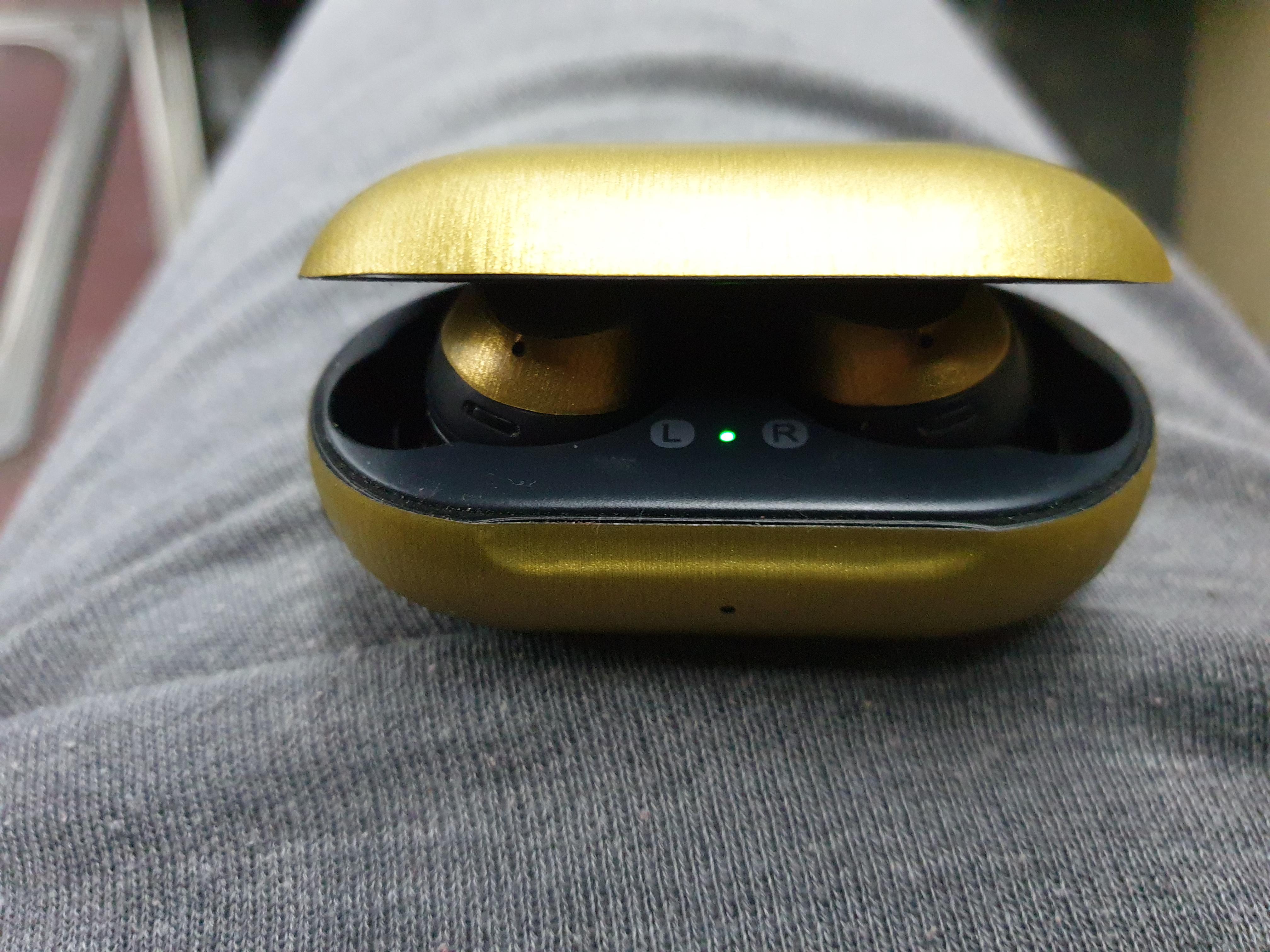 Galaxy bud dbrand skin looks awesome r/galaxybuds