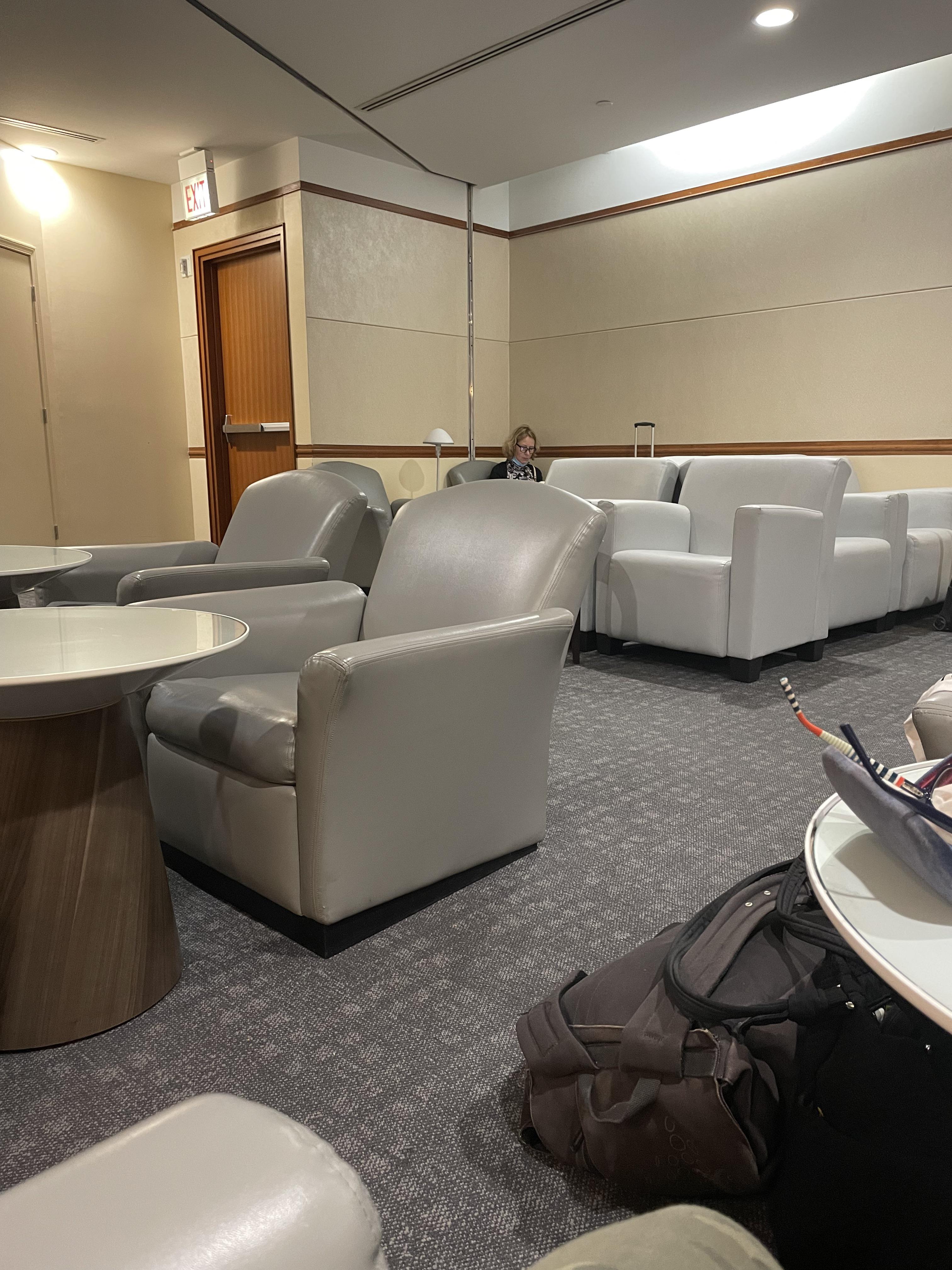 KLM/Swissport Lounge ORD r/delta