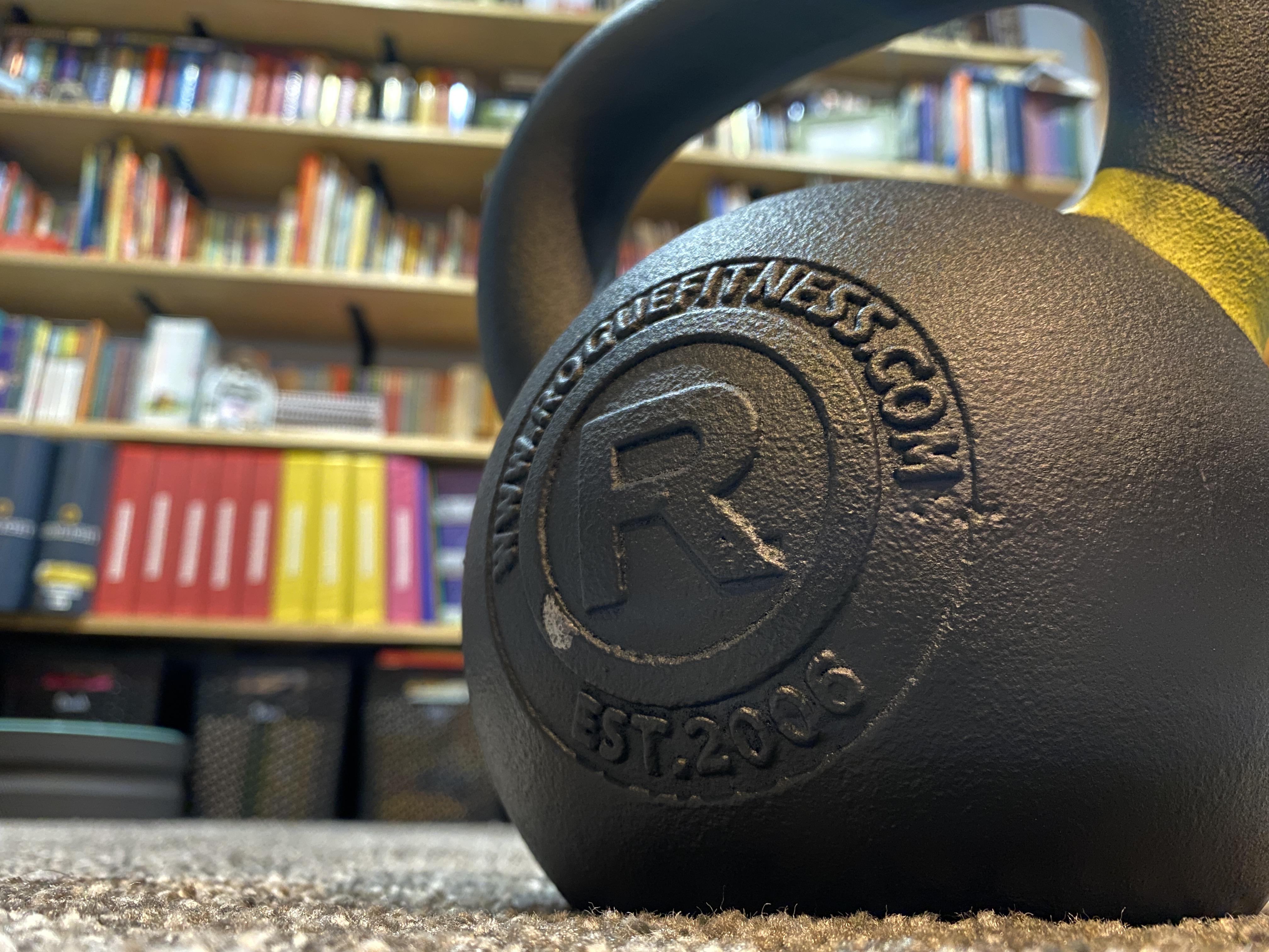 Super stoked today, I hit 100 swings for the first time! r/kettlebell