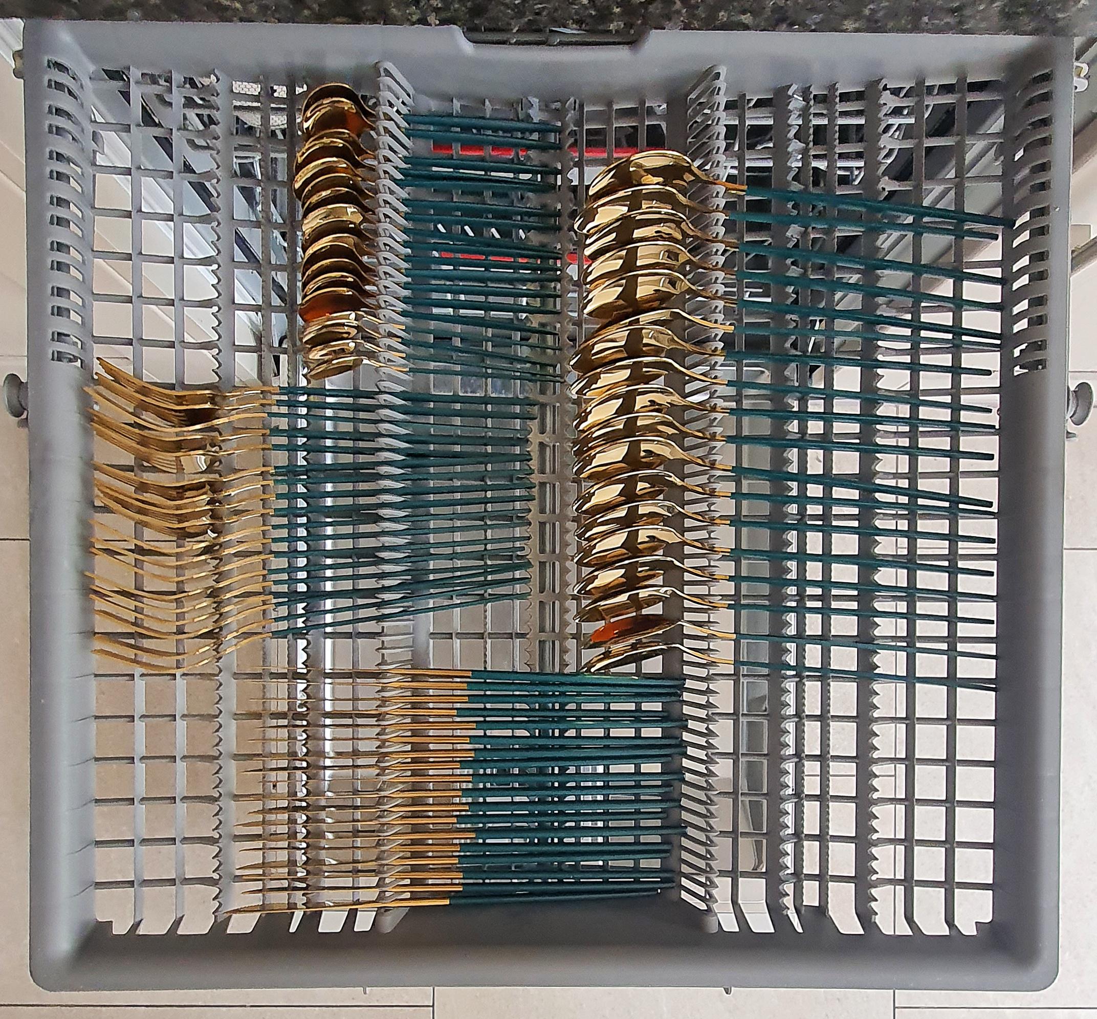 The cutlery in the dishwasher r/oddlysatisfying