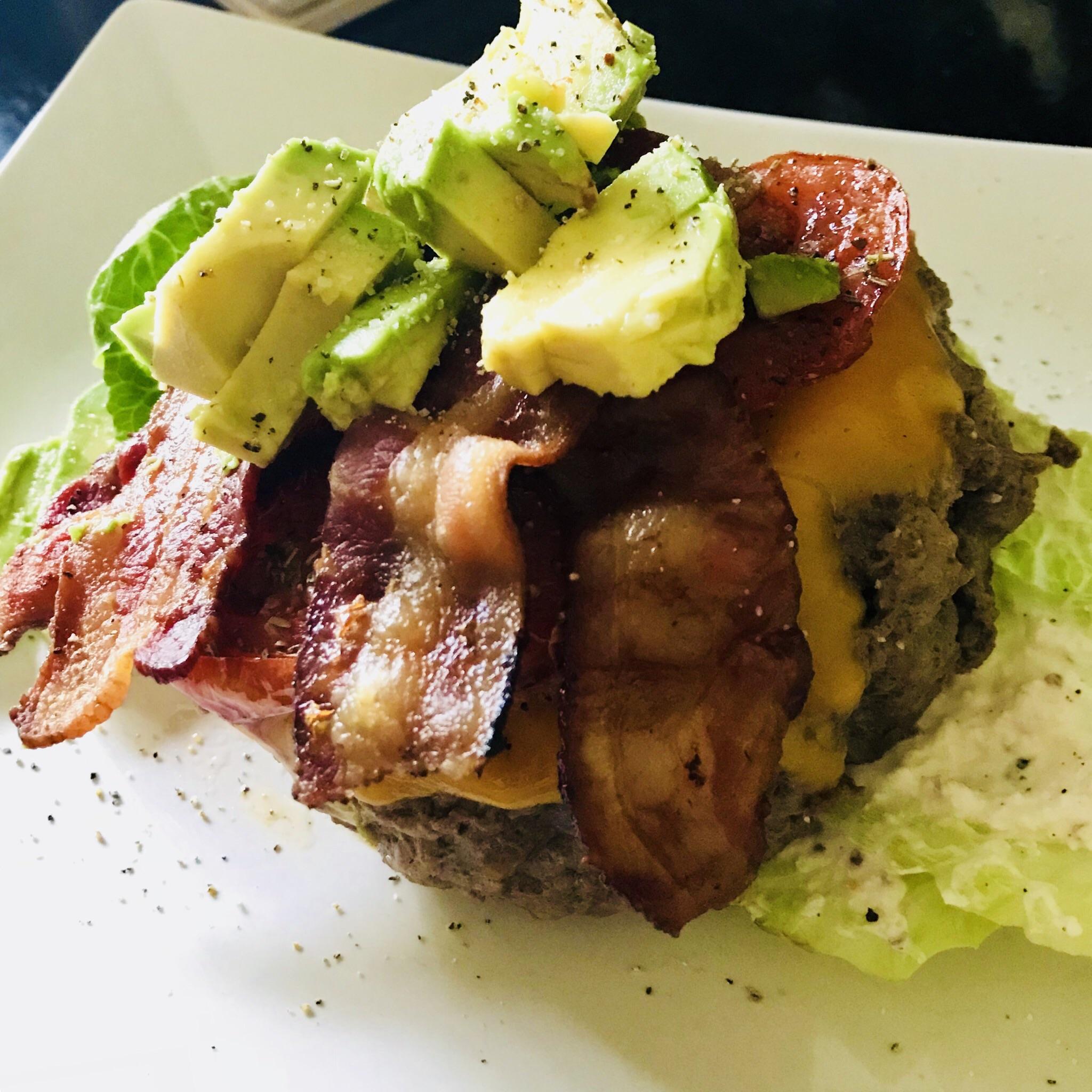 BLT Avocado and Horseradish Burger r/ketorecipes
