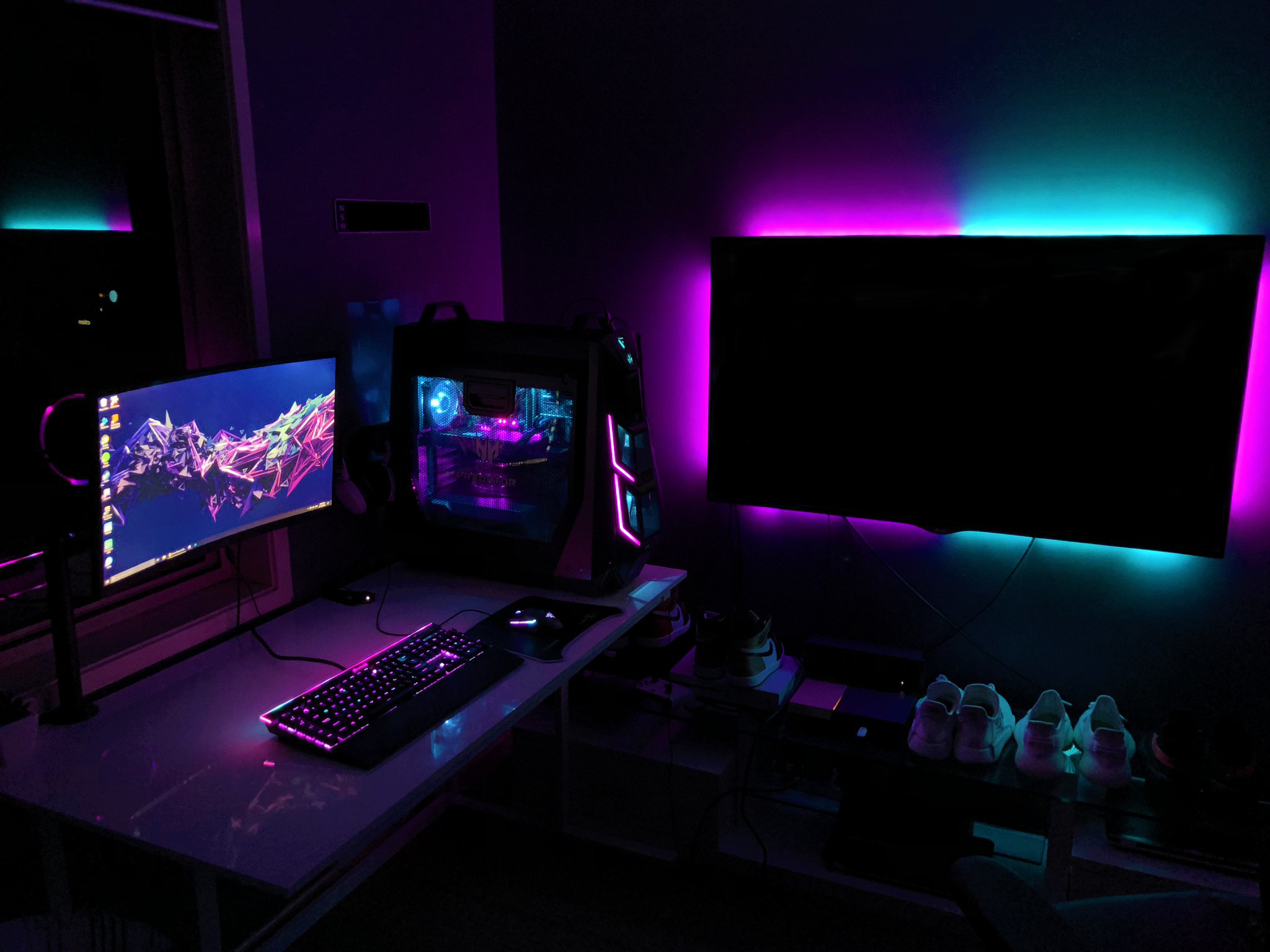 My work/gaming/relaxation space battlestations