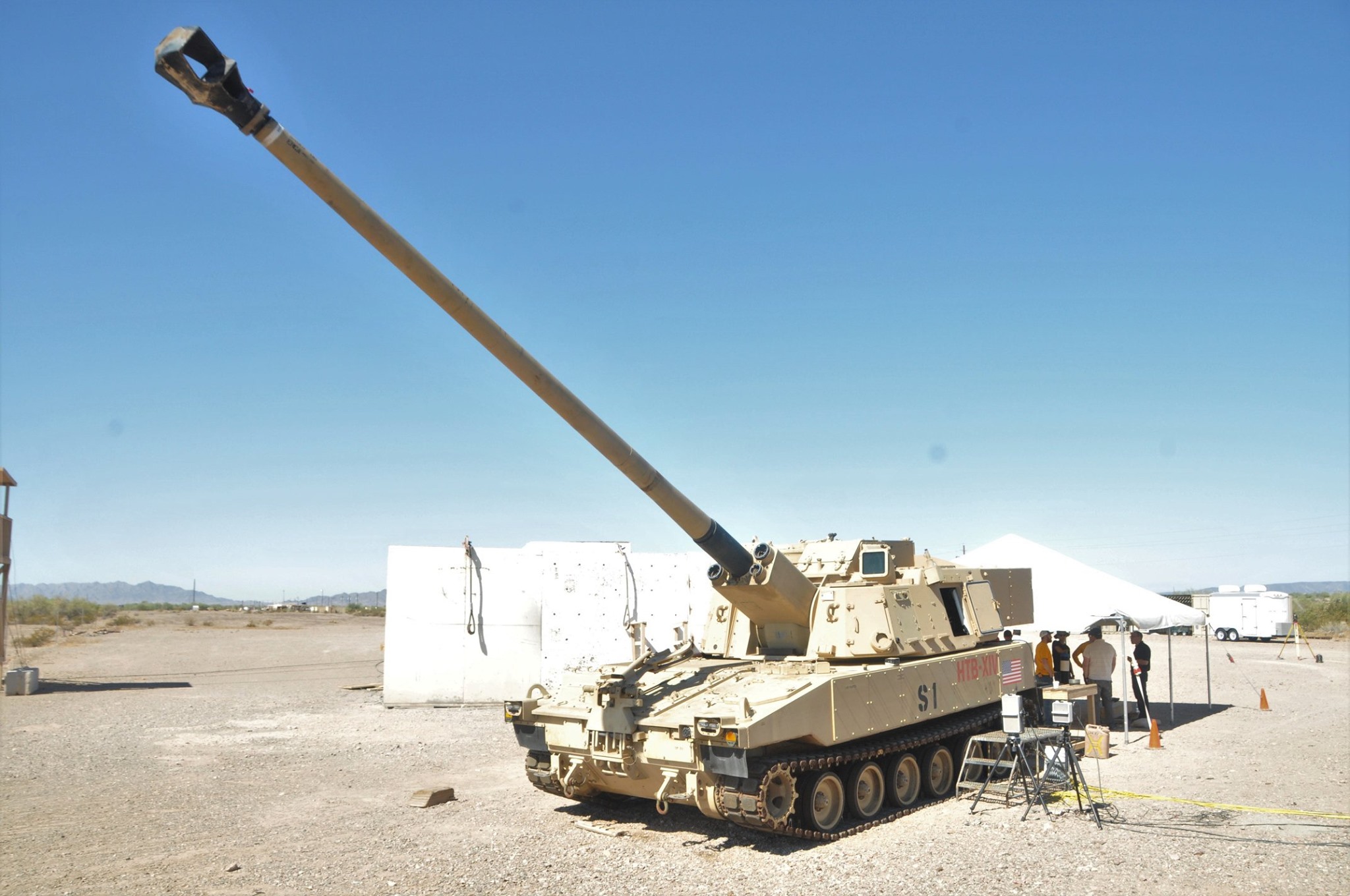 XM1299 prototype at Yuma showing extreme length of the ERCA gun r/TankPorn