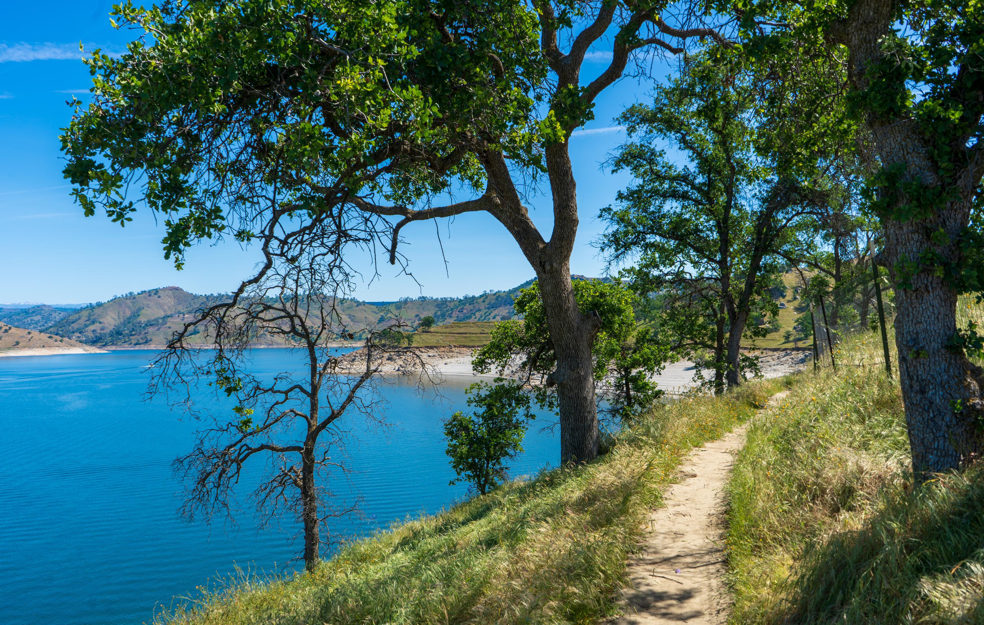 I'm happiest when I'm hiking, Millerton Lake, CA [OC] [5993x3807] r