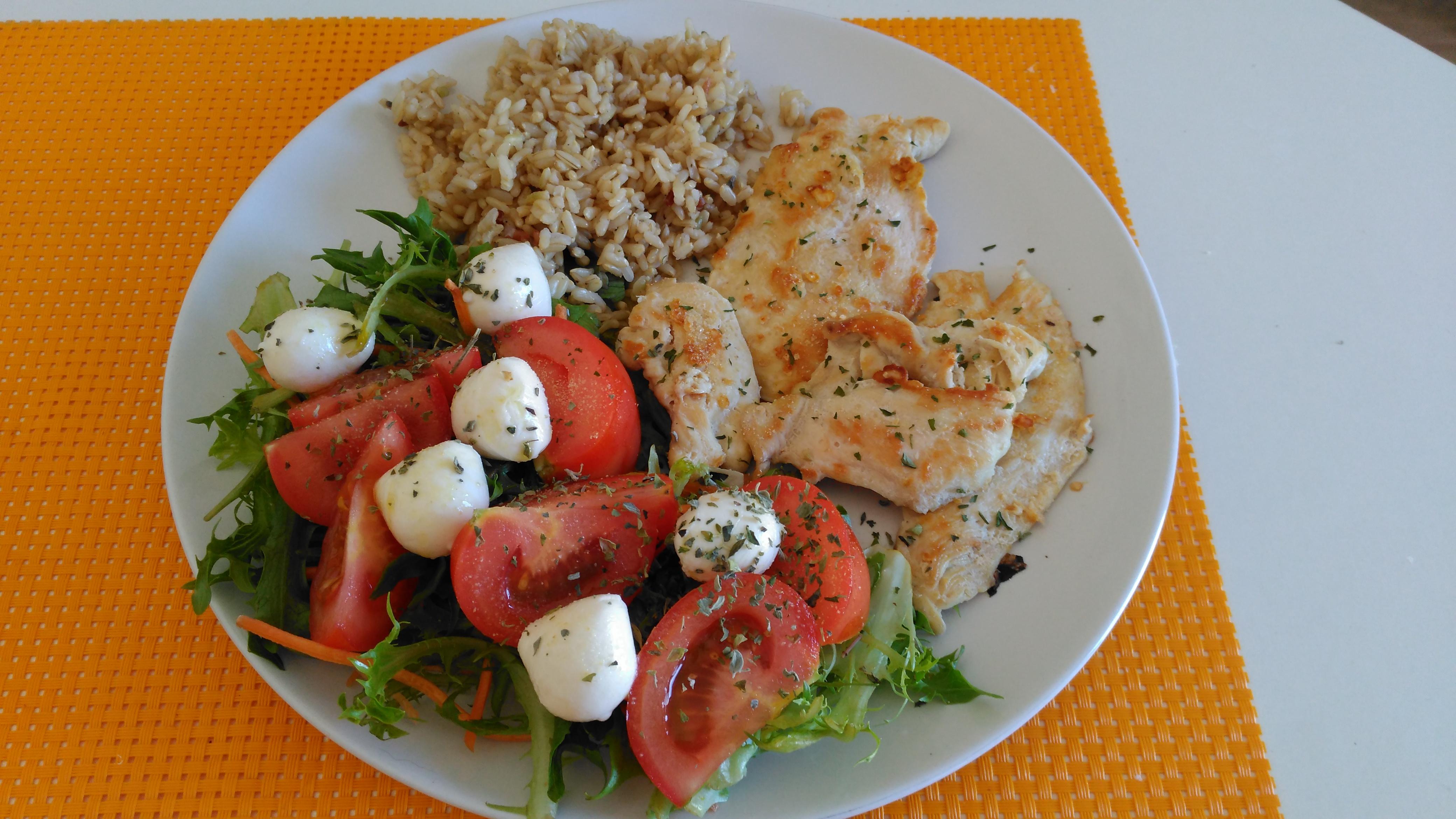 Grilled chicken, Brown Rice and a mediterranean salad r/HealthyFood