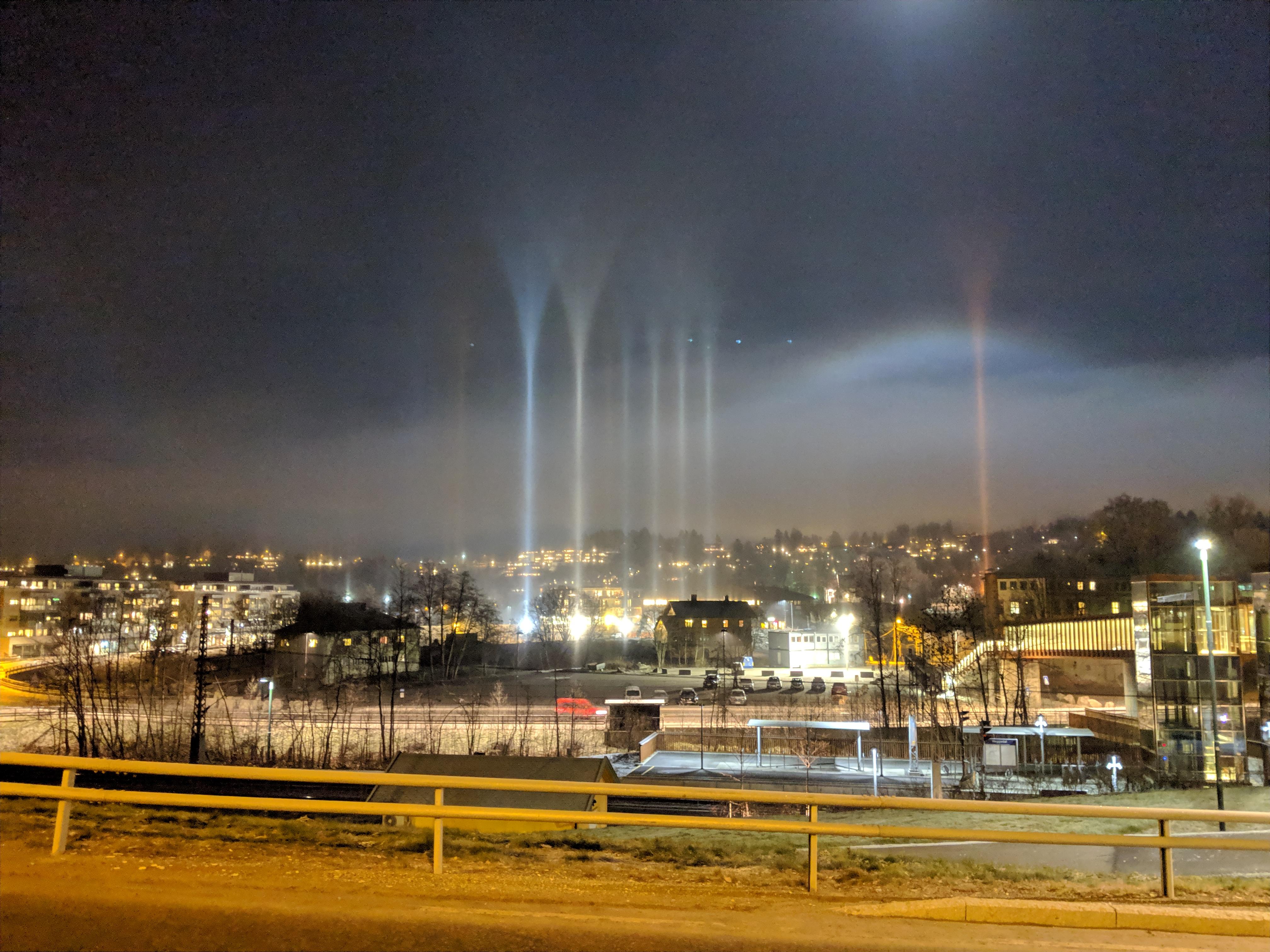 Some light pillars in Heggedal r/Norway