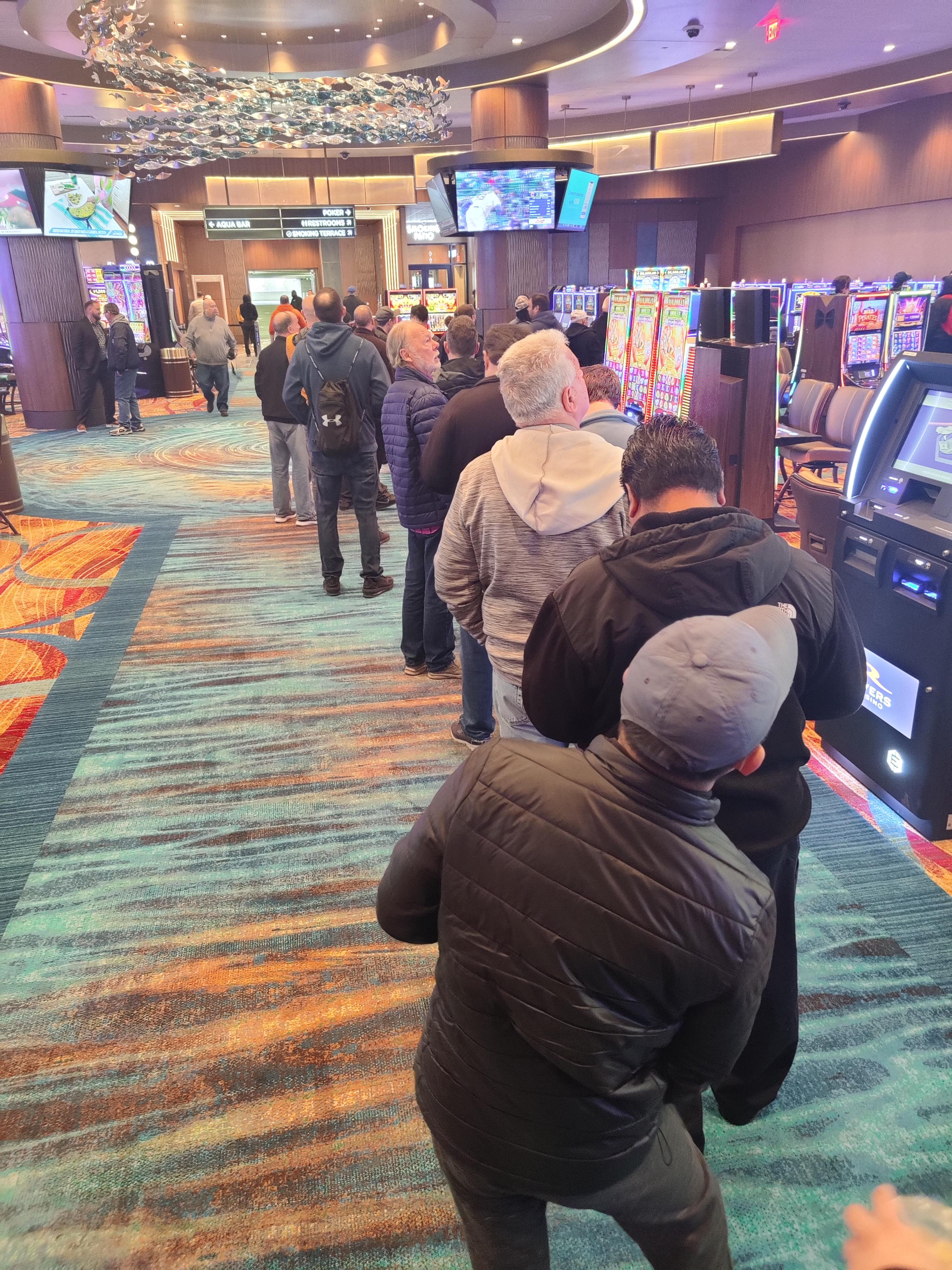 Rivers poker room Des Plaines opens in 5 minutes, already 100 people in