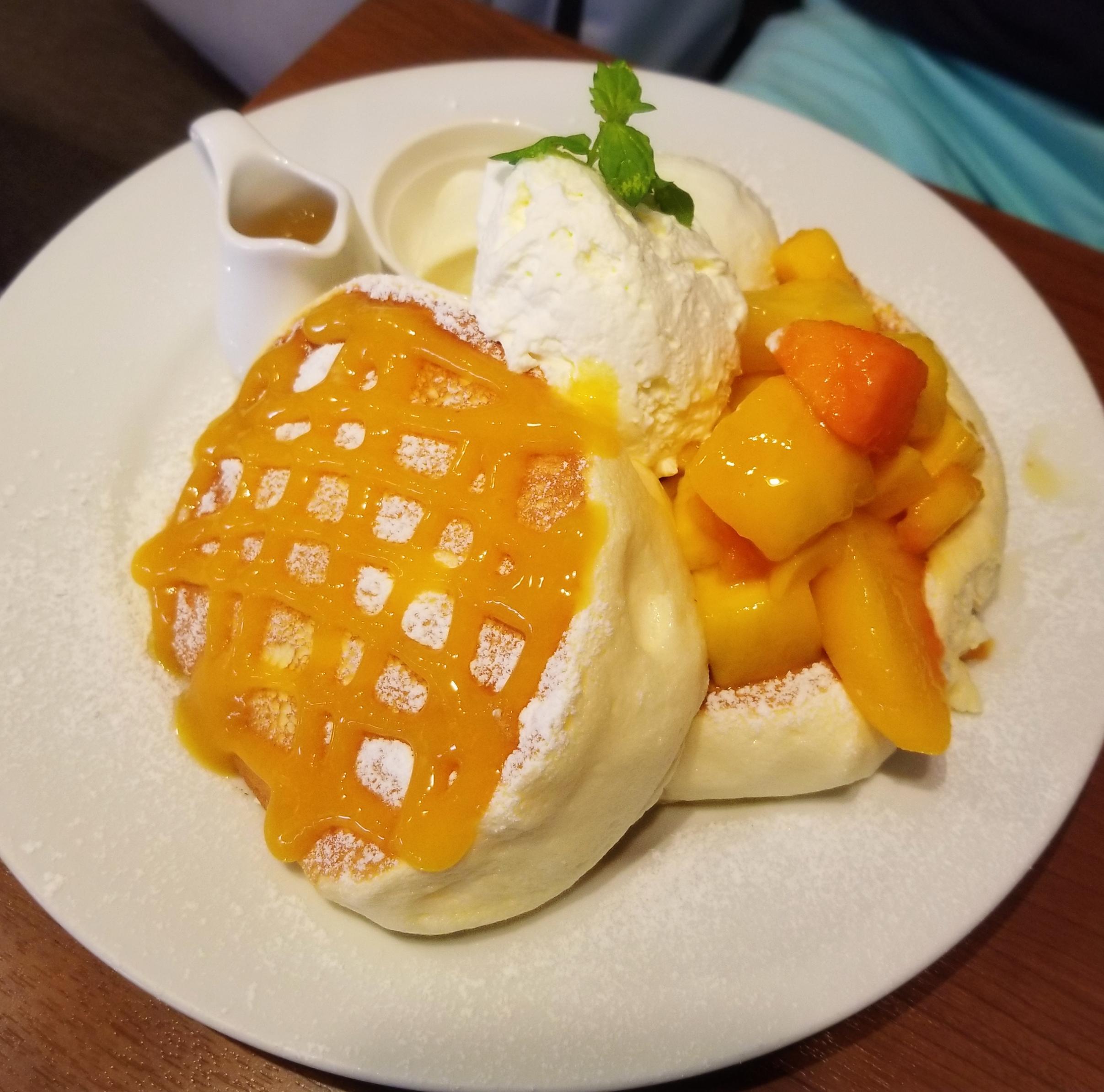Fluffy mango pancake with ice cream r/DessertPorn