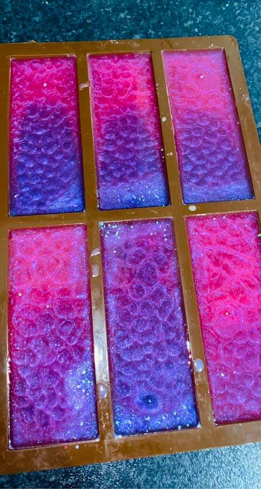 Tried my best with the wax melts, didn't go quite as planned 🤔 r/bicolors