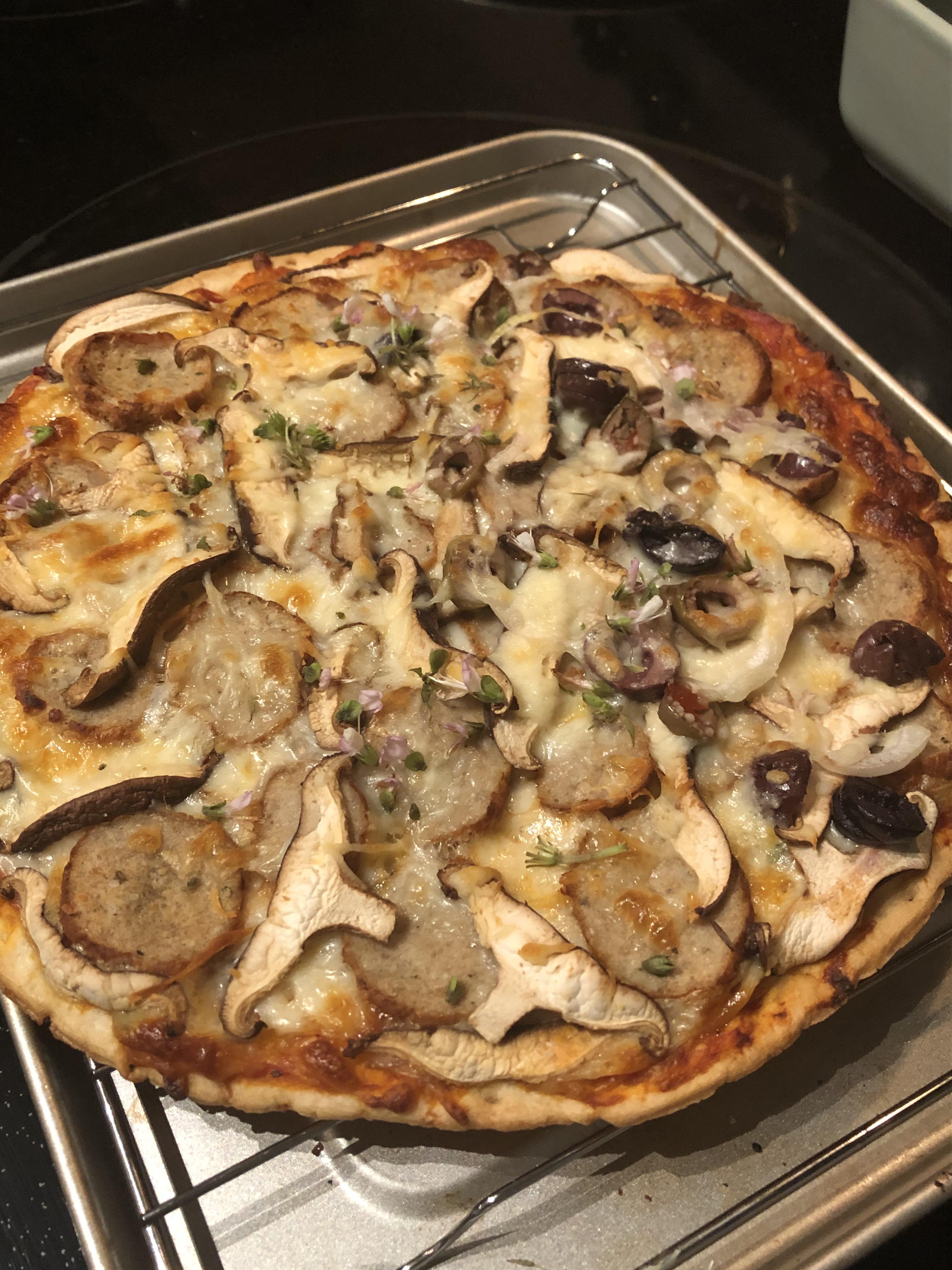 [Homemade] Meatball, mushroom, and olive pizza. r/food