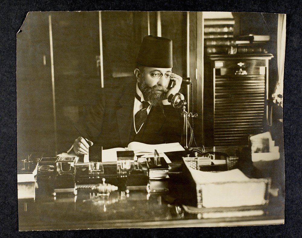 Ottoman Official on the Telephone, 19101913 [1000x789] r/HistoryPorn