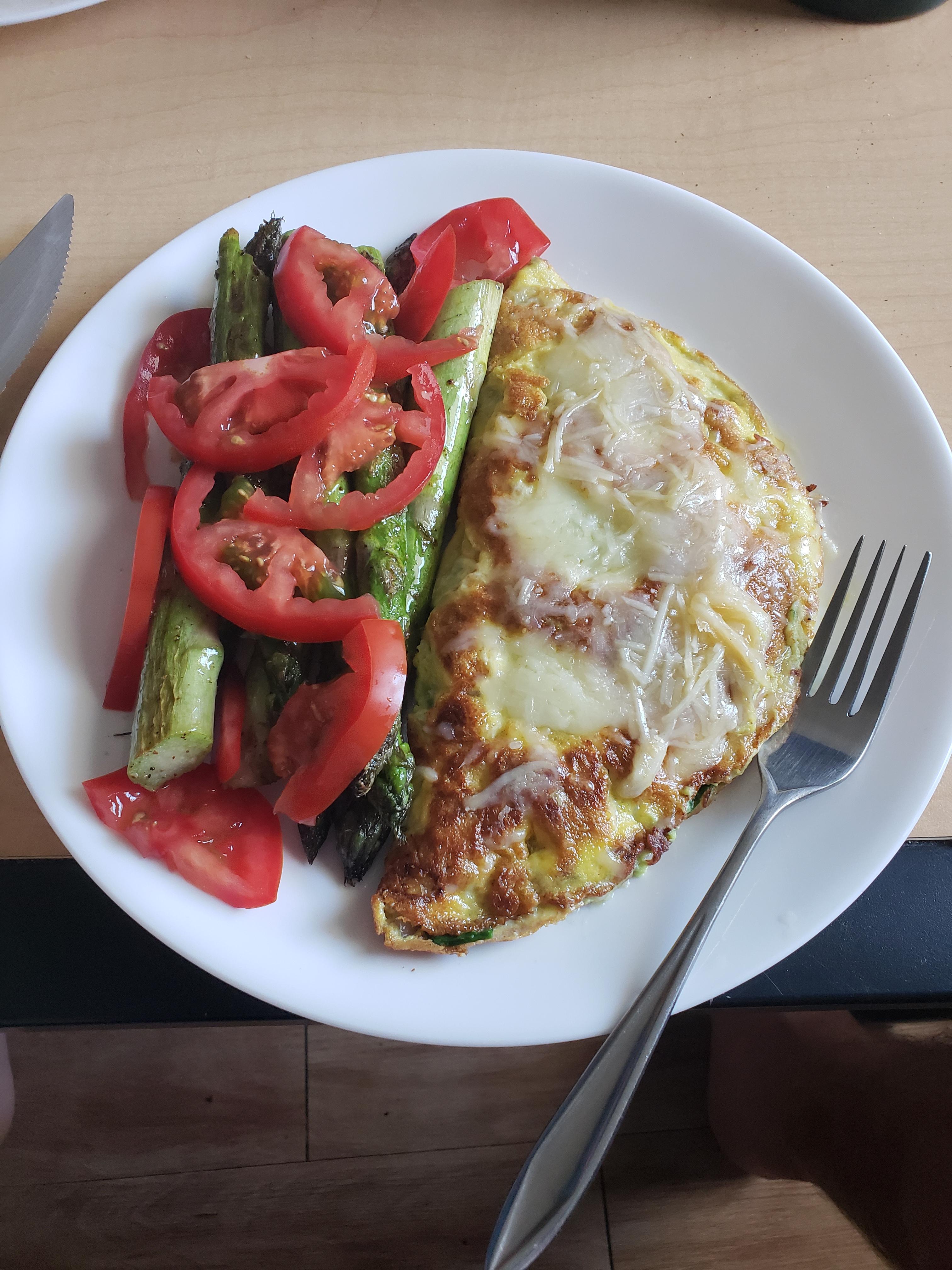 [Homemade] Spinach and feta omelette with tomato and asparagus r/food