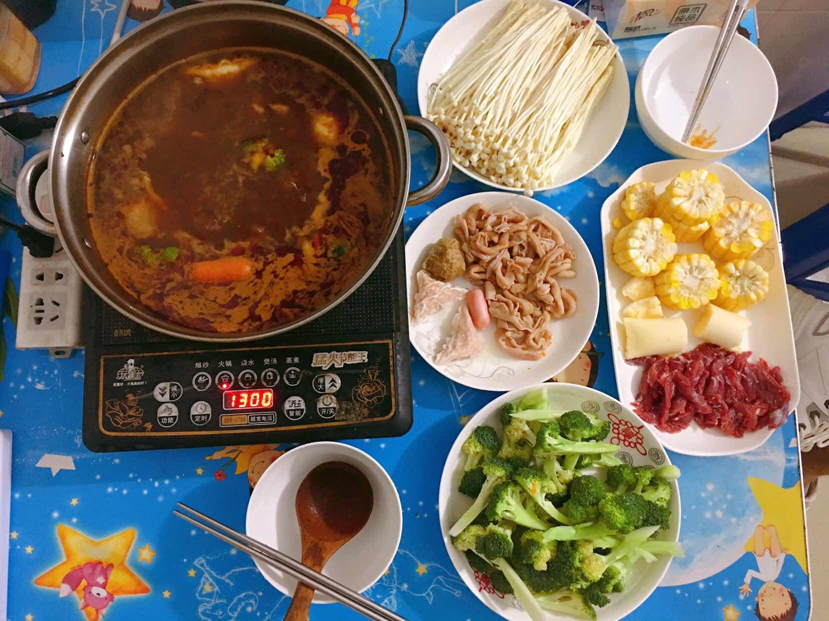 Homemade Hot Pot with my best friend r/chinesefood