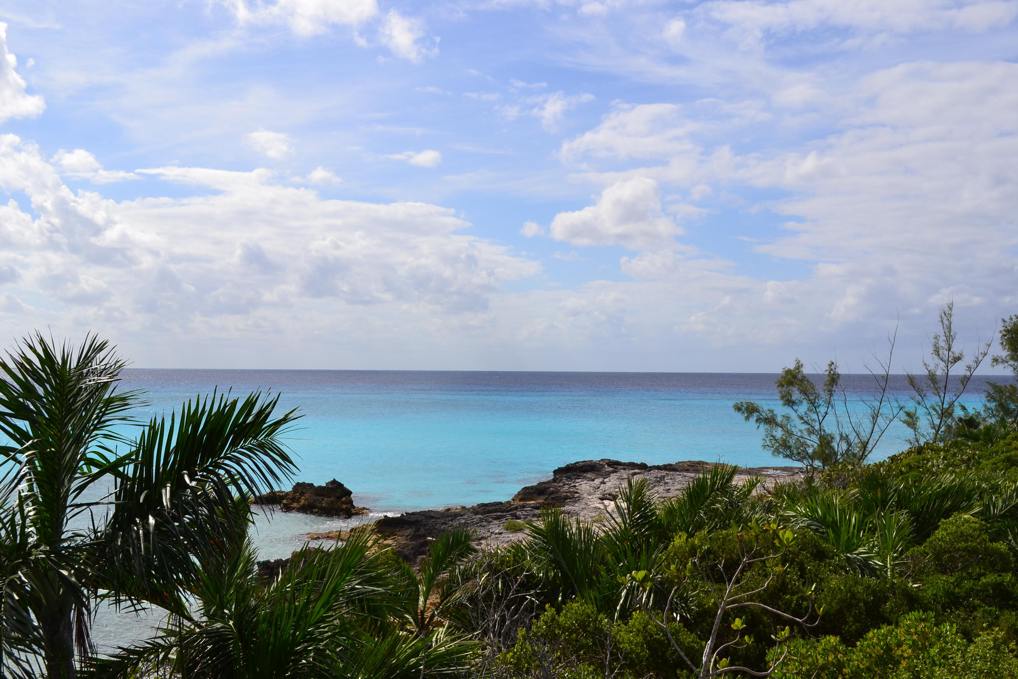 Crystal clear waters in Nassau, Bahamas.[OC][3456x2304] EarthPorn