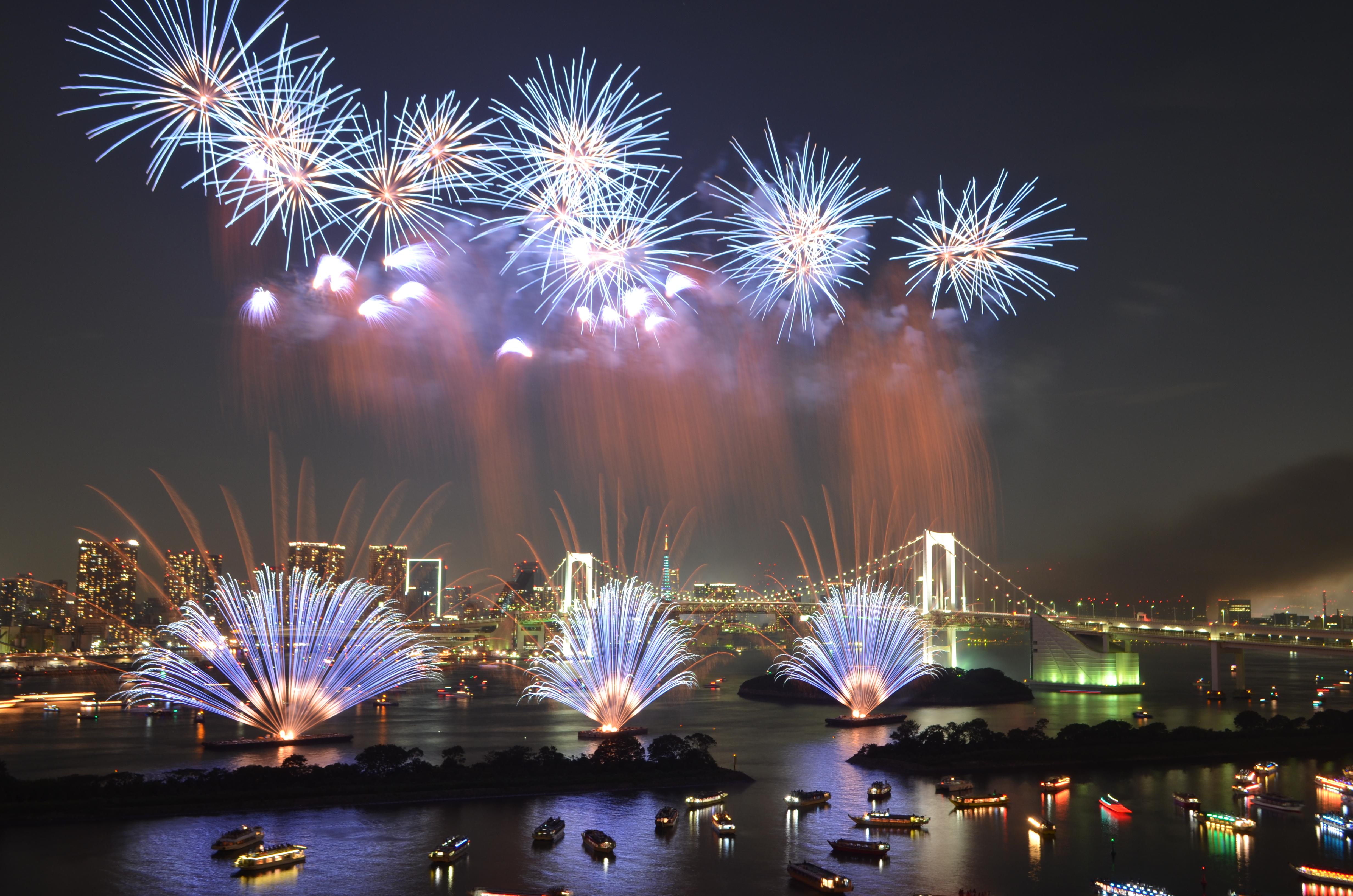 [OC] The Tokyo Bay Fireworks Festival, as seen from Odaiba r/japanpics