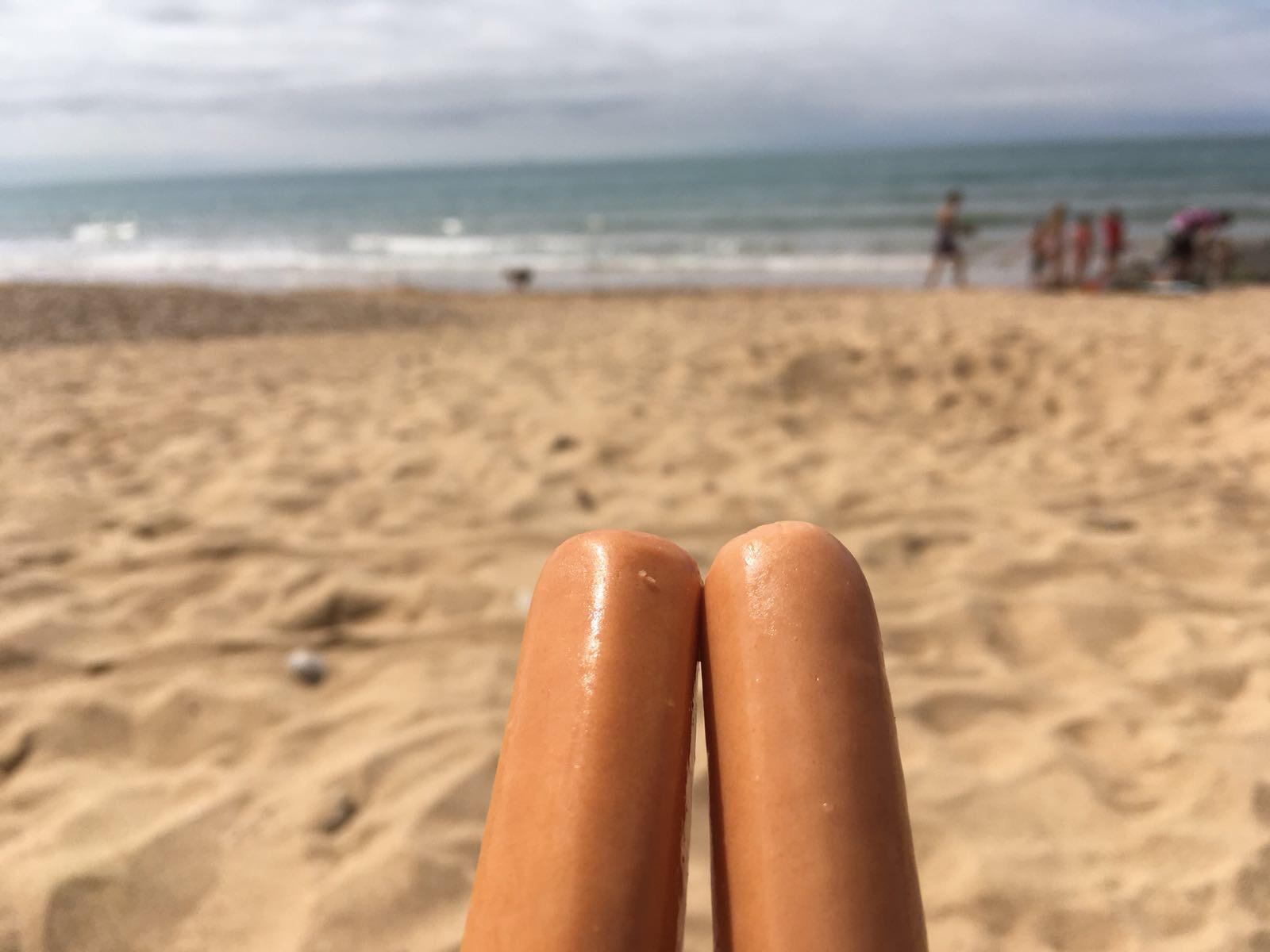 Beach day so couldn’t resist a hotdog leg photo! r/pics