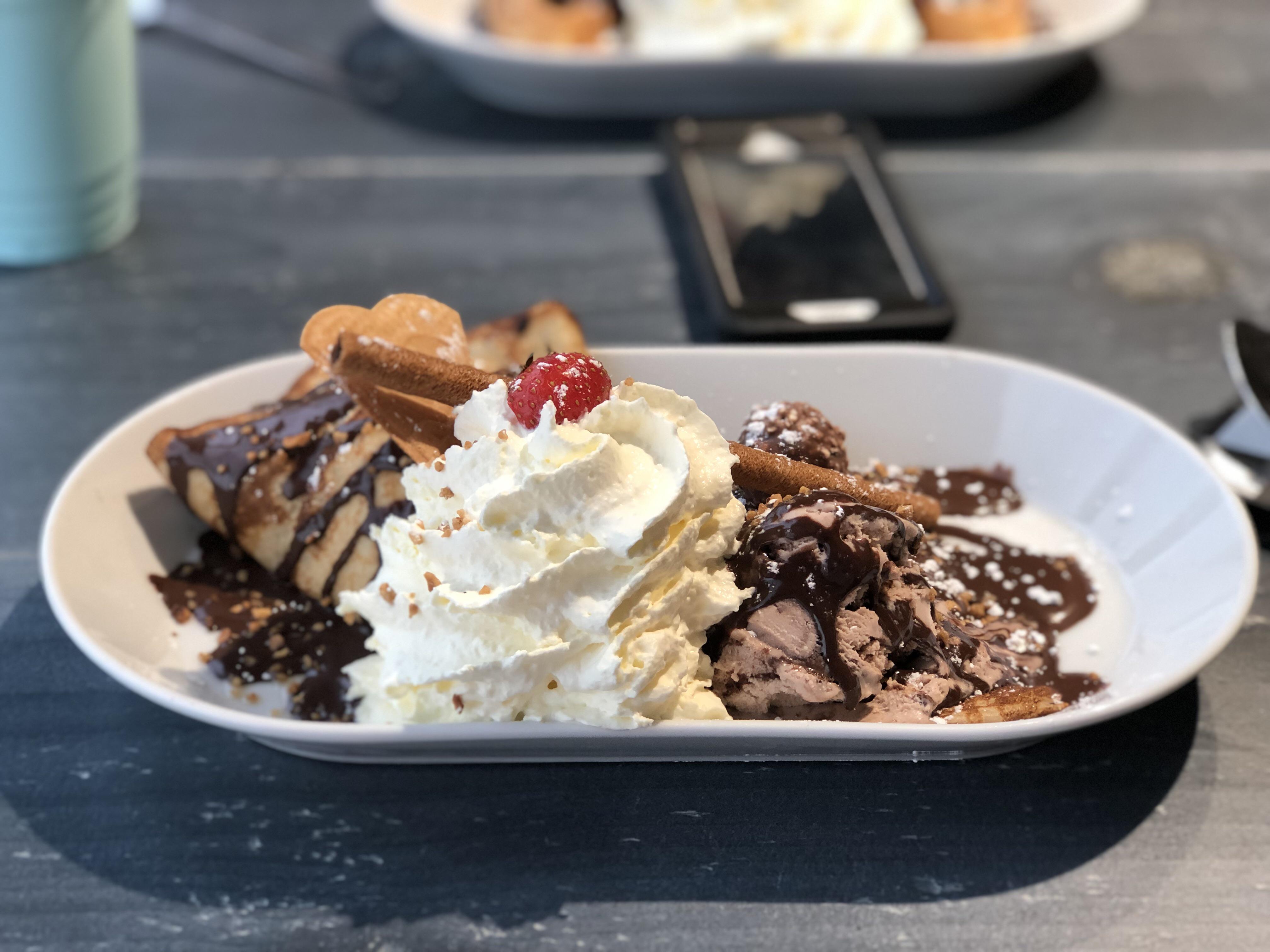 Ferrero Rocher Crepe with vanilla and chocolate ice cream r/FoodPorn