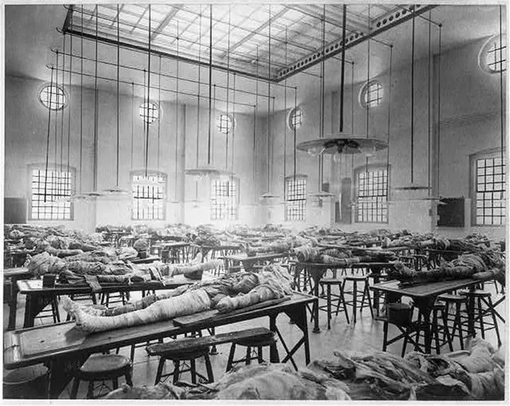 Medical Schools Dissection Room Circa 1902 r/pics