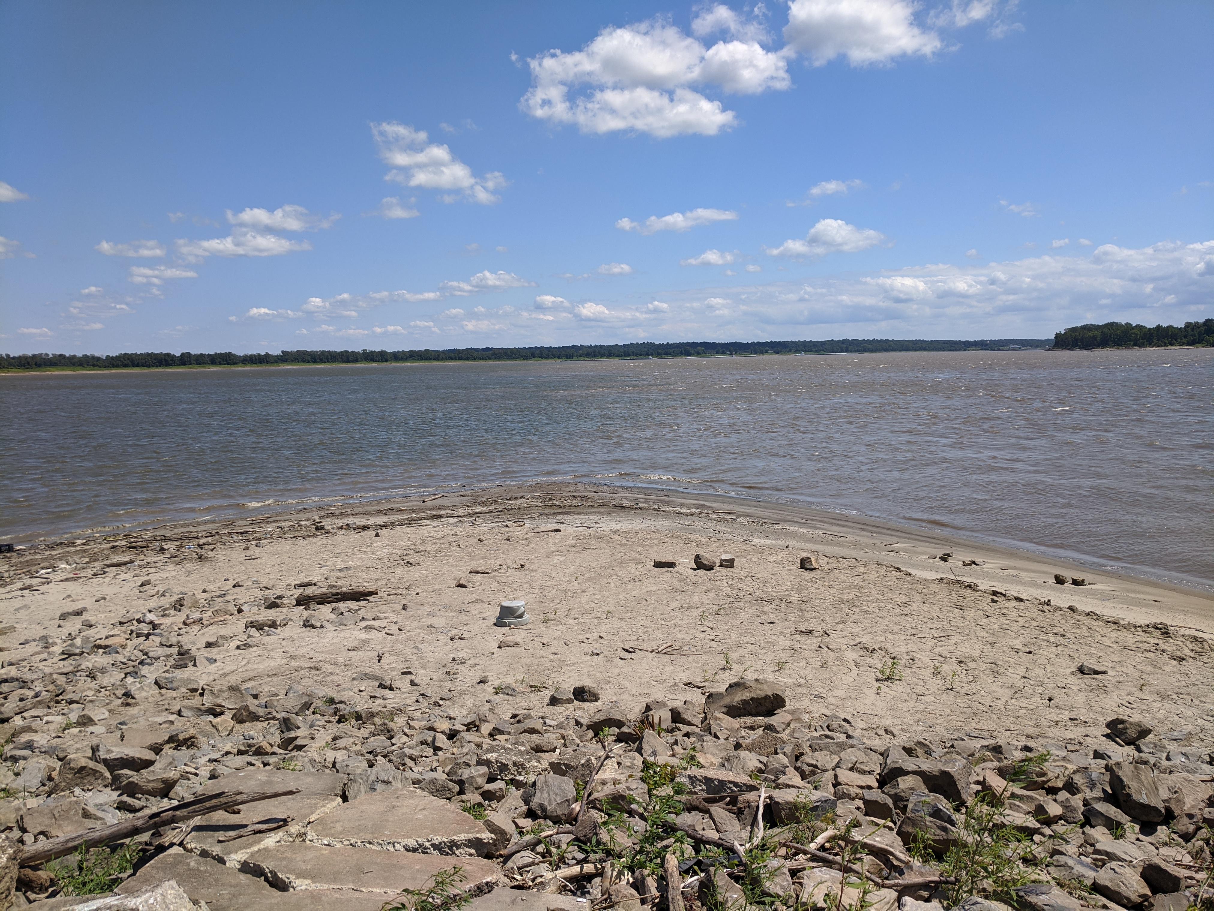 Confluence of the Ohio/Mississippi Rivers, where IL/MO/KY meet. r