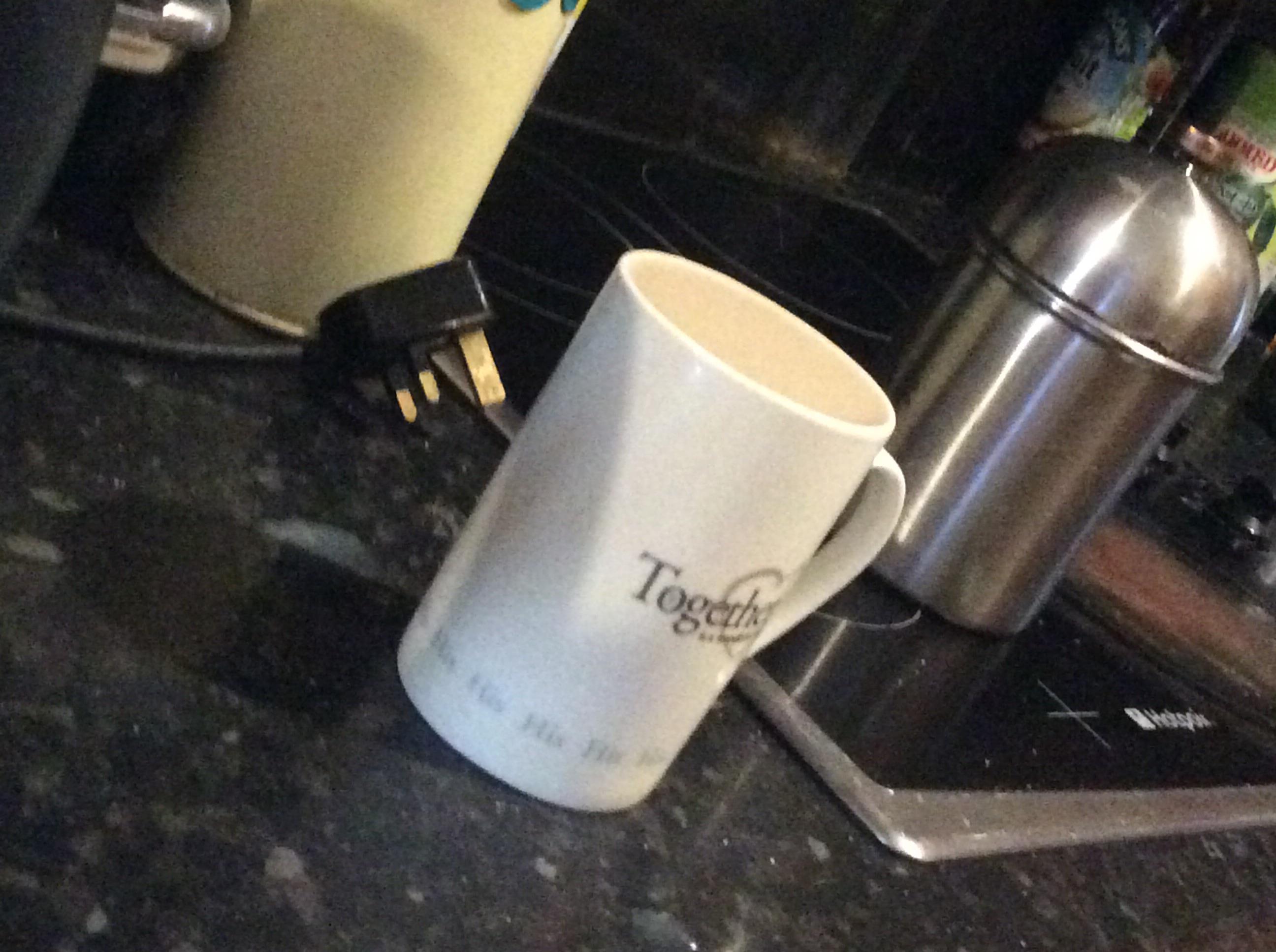Is my cup full or empty? r/opticalillusions