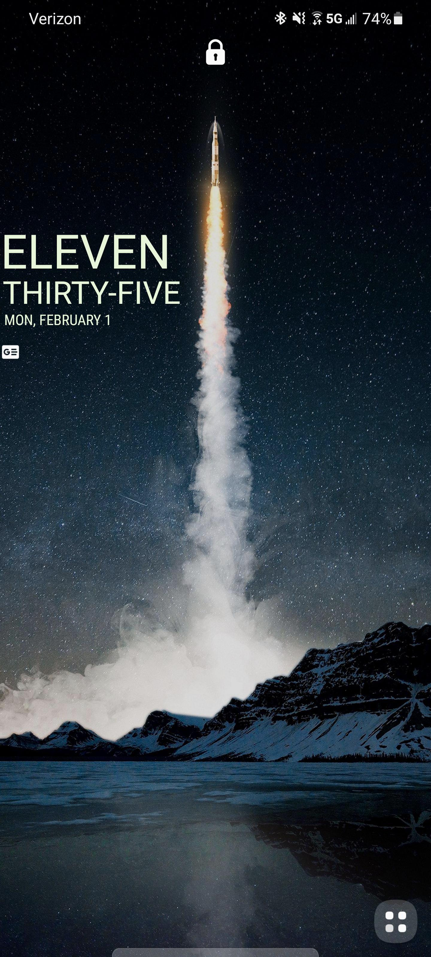 Absolutely in love with my S21 Ultra and this custom lock screen. r