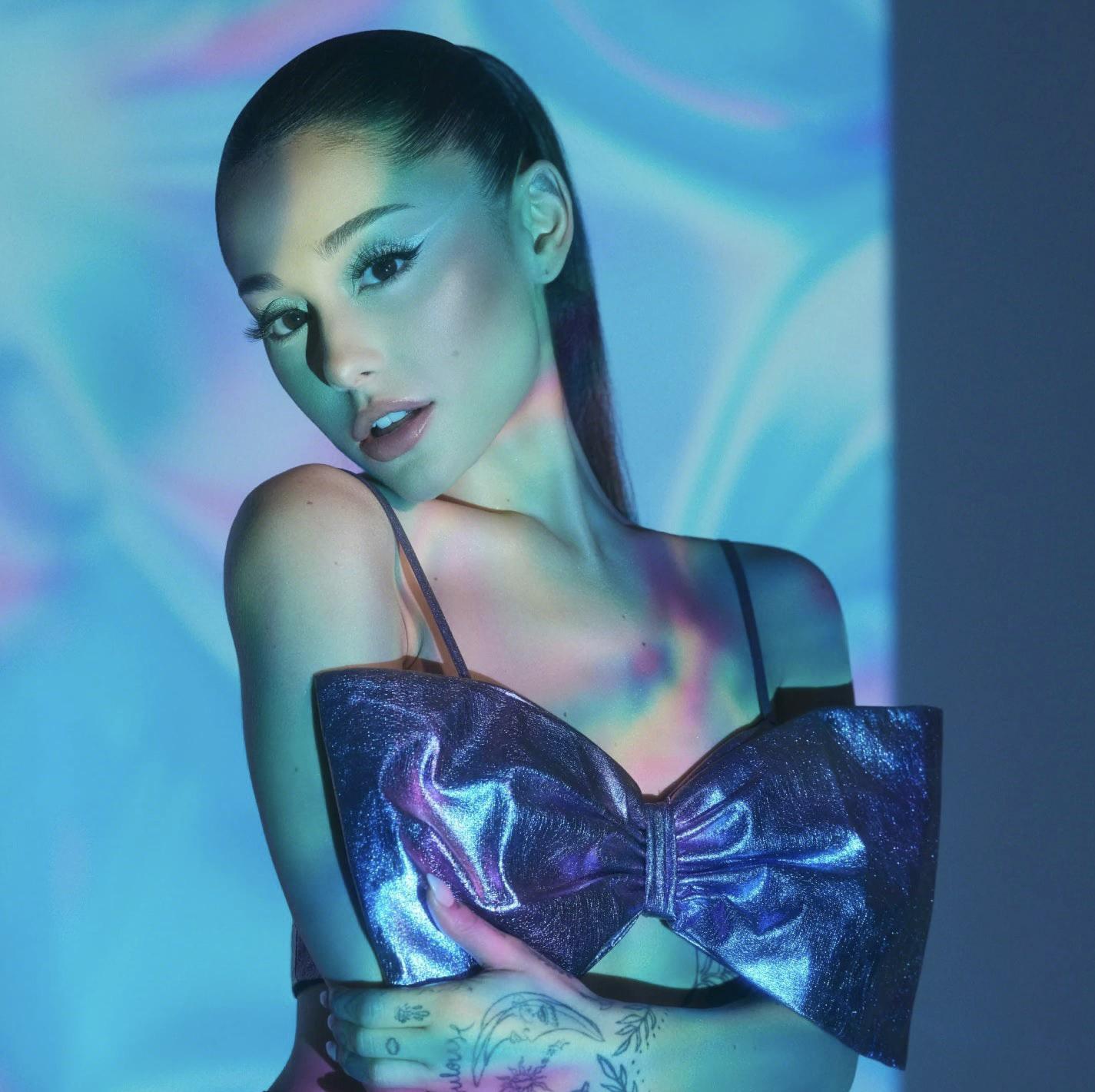 I want to shower Ariana Grande with so many sticky, creamy ropes of cum