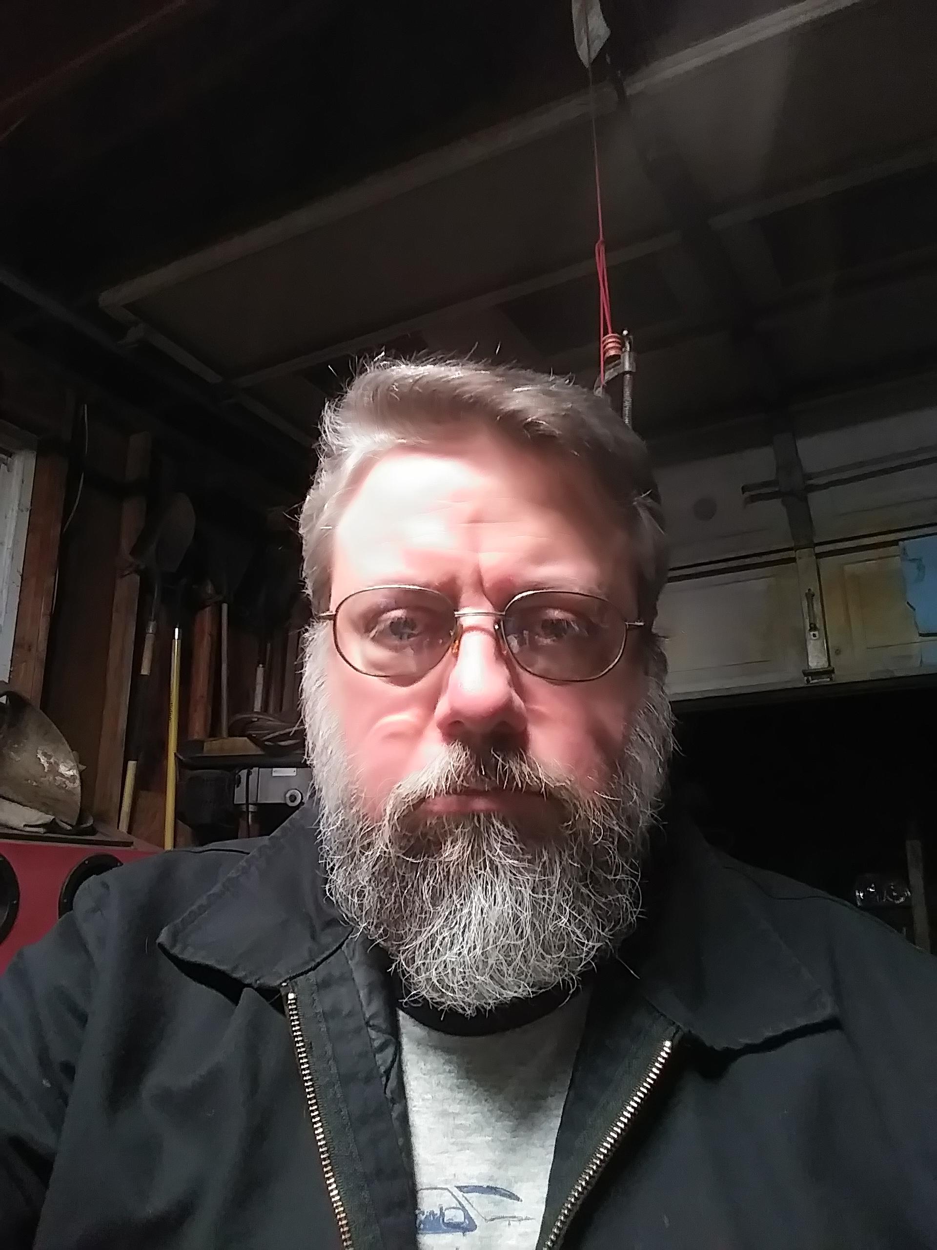 Just a blue collar guy r/beards